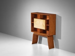 Elegante mobile bar italiano in ciliegio con gambe curve e Wood Grissinato