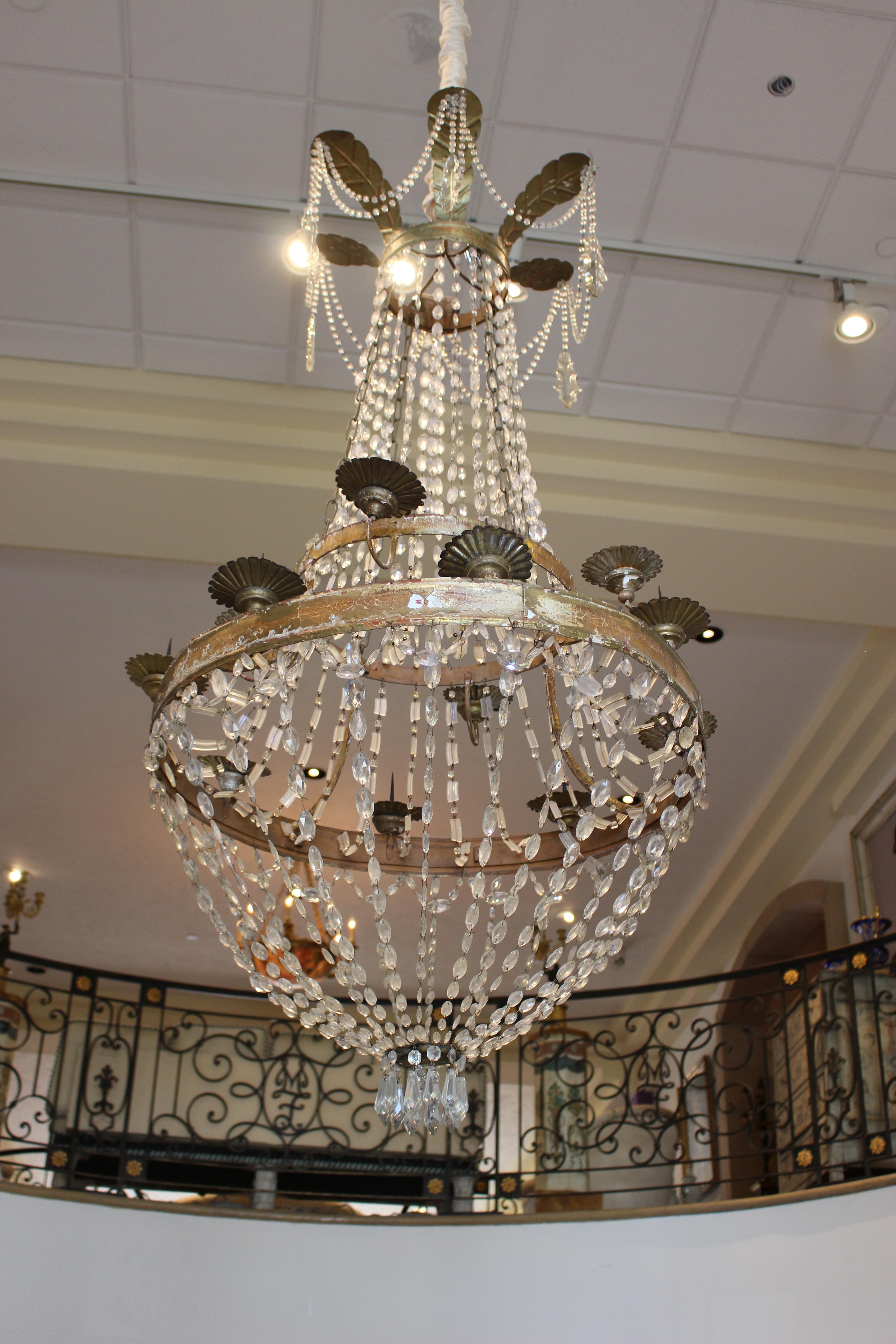 18th Century and Earlier Elegant Italian Beaded Candele Chandelier For Sale
