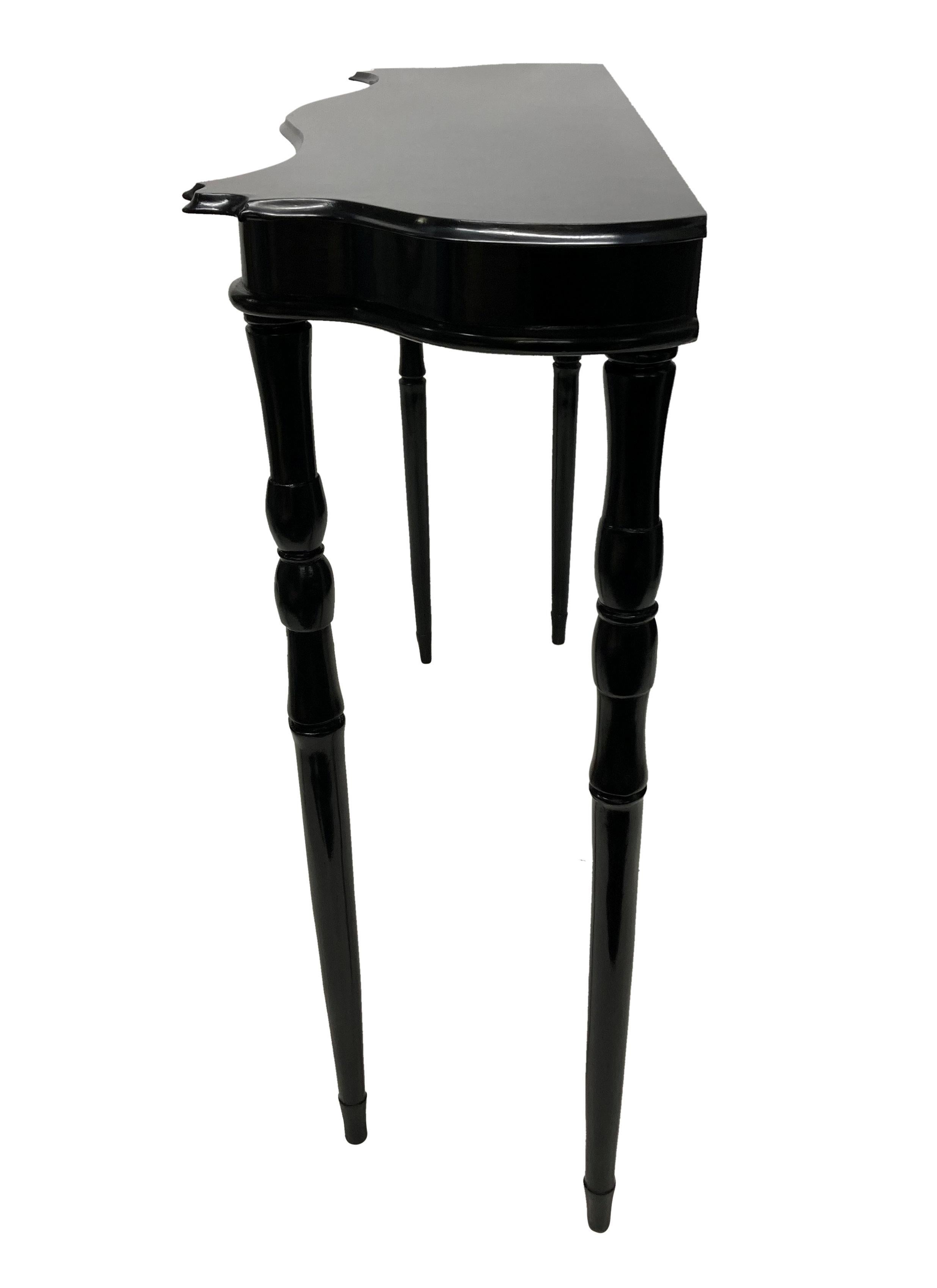 Elegant Italian Black Lacquered Console In Good Condition For Sale In London, GB