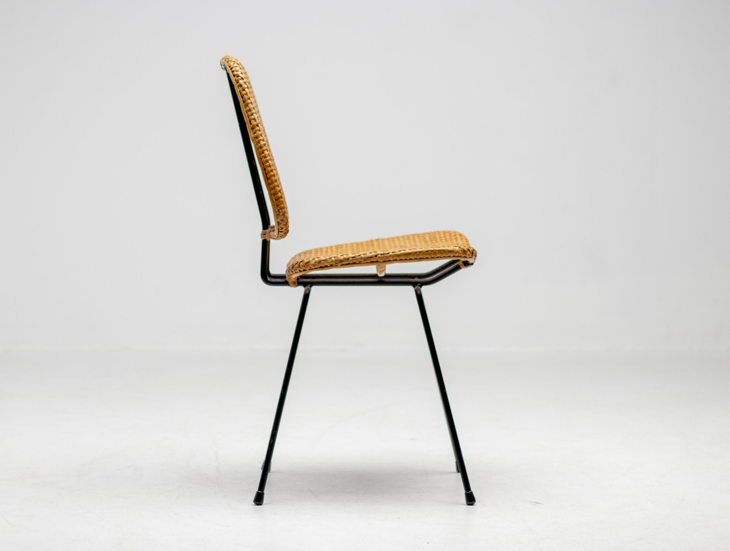 Elegante Silla Auxiliar Italiana de Varilla Negra y Caña, 1950 Esmaltado en venta