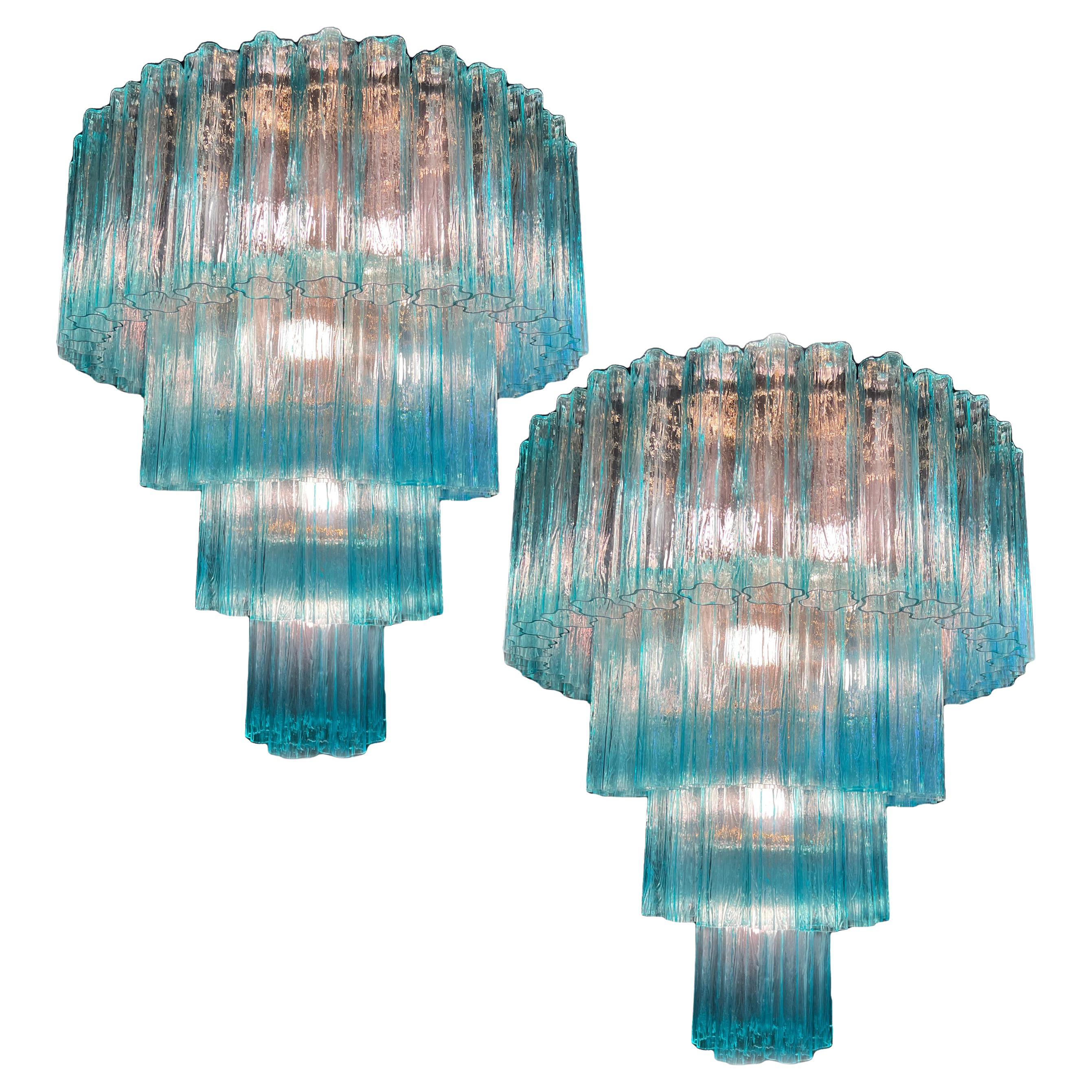 Chandelier of refined elegance. The blue hues reflect the light harmoniously. Made of pure Murano glass elements. A larger version is also available. Also available for 220 volts outside the USA.