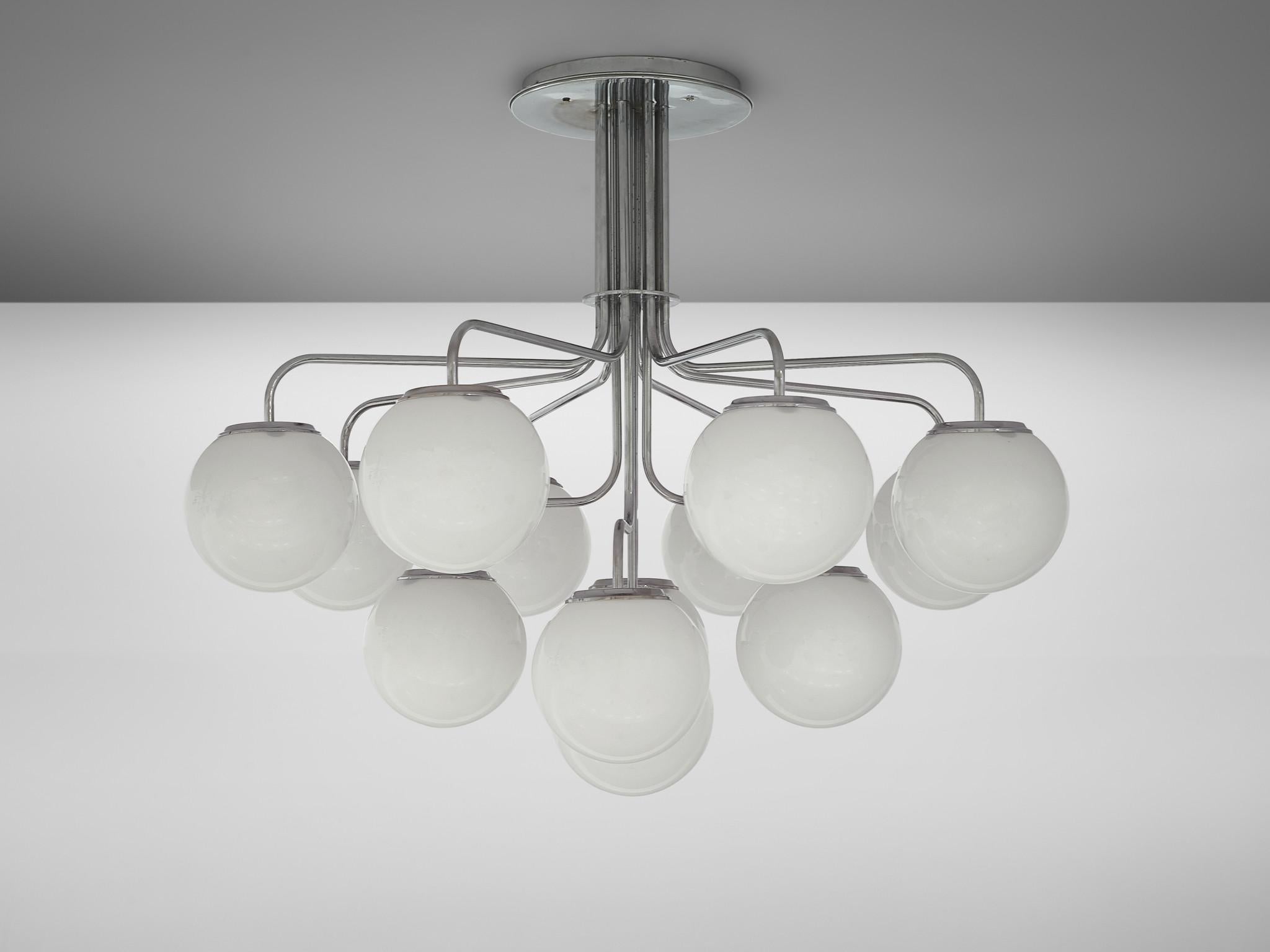 Élégant lustre italien en acier avec sphères en verre blanc opaque en vente 1