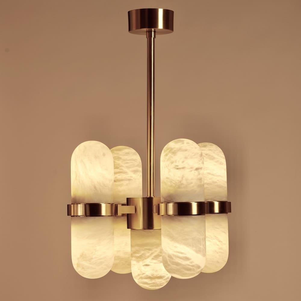 A chandelier created in collaboration with the Milanese interior design studio Droulers Architecture. The Pills chandelier has been conceived with a compact but articulated shape. It is composed of a group of four lateral elements and a central one,