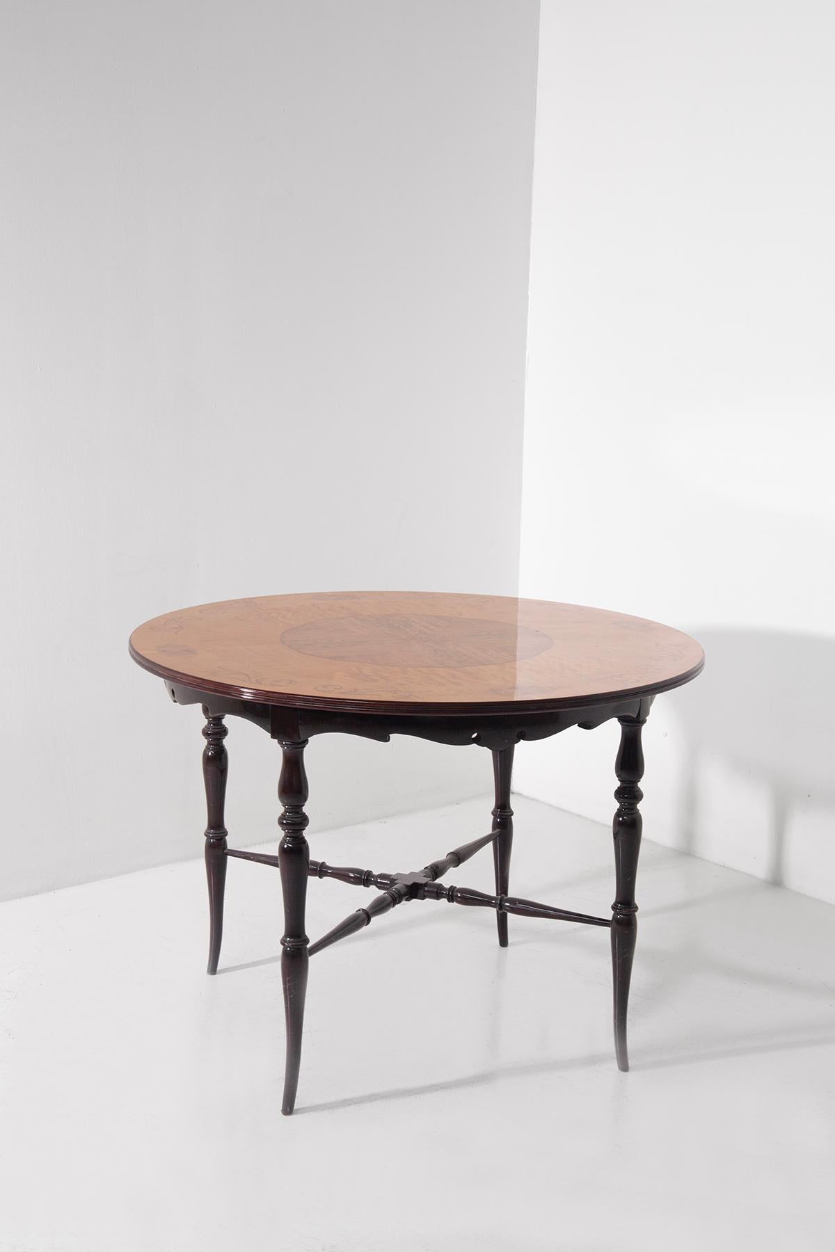 Elegant Italian Chiavarino Table with inlaid wood or Grand Foyer In Good Condition For Sale In Milano, IT
