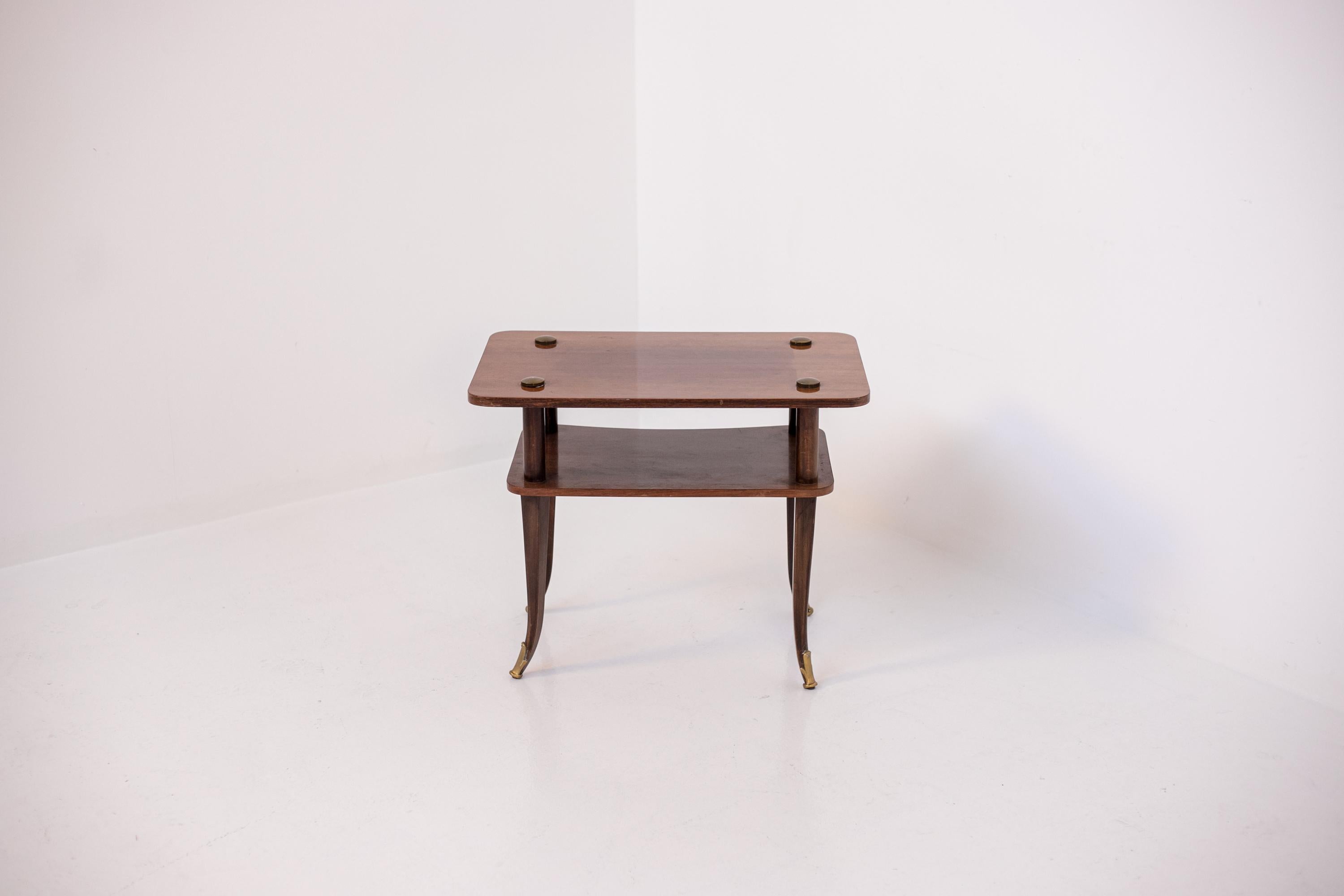 Mid-Century Modern Table basse italienne élégante en bois et laiton  en vente