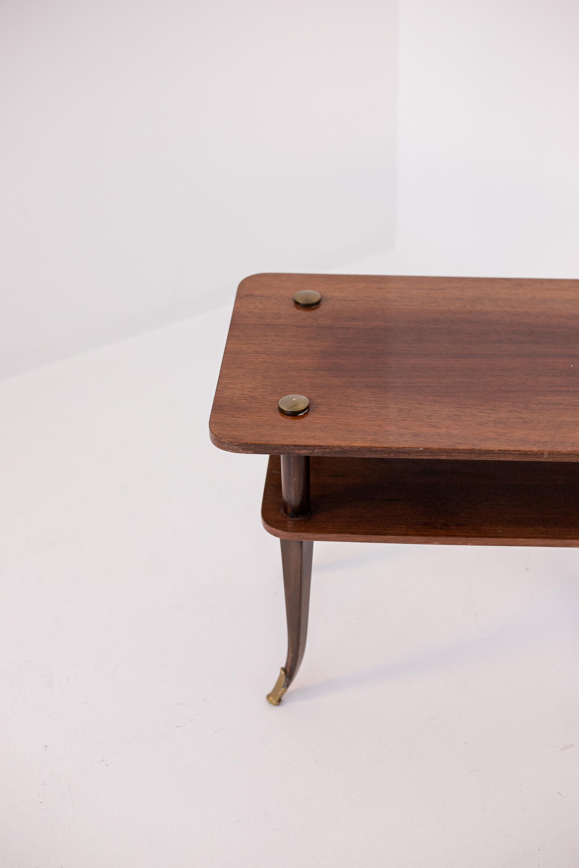 Table basse italienne élégante en bois et laiton  Bon état - En vente à Milano, IT