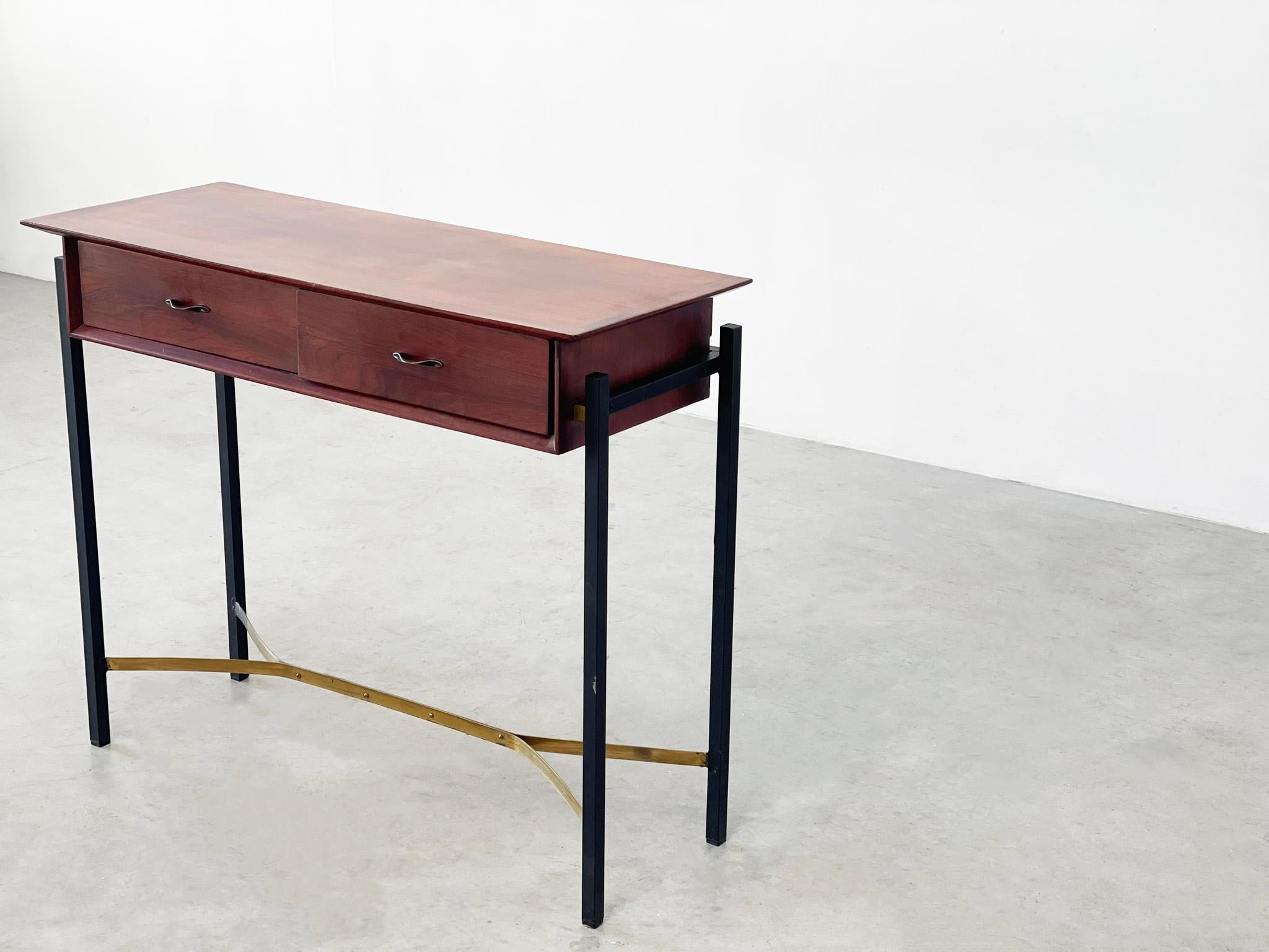 Elegant Italian console with brass details For Sale 1