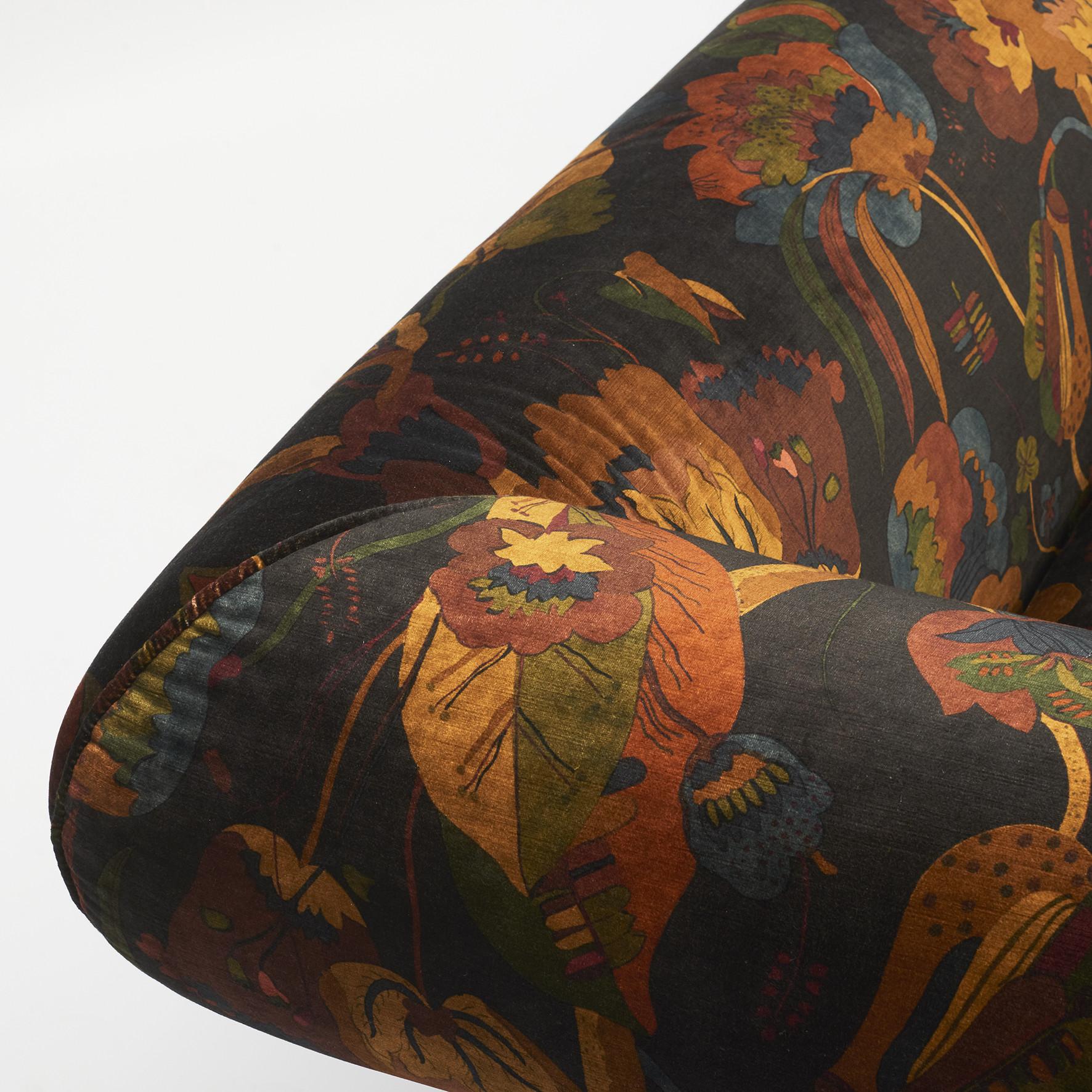 Elegant Italian Design Sofa Free Standing. Printed velvet Fabric For Sale 10