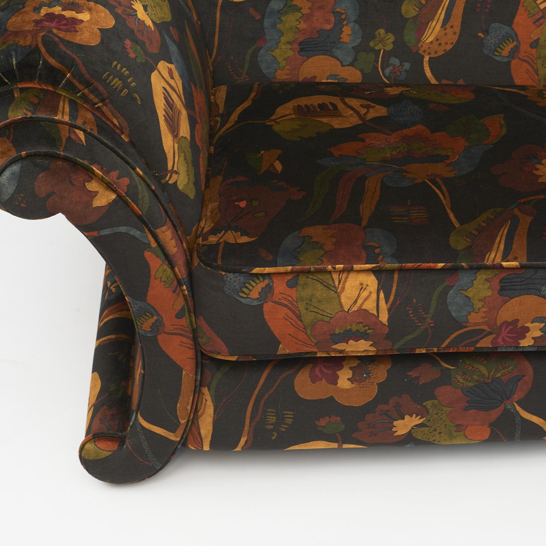 Elegant Italian Design Sofa Free Standing. Printed velvet Fabric For Sale 12