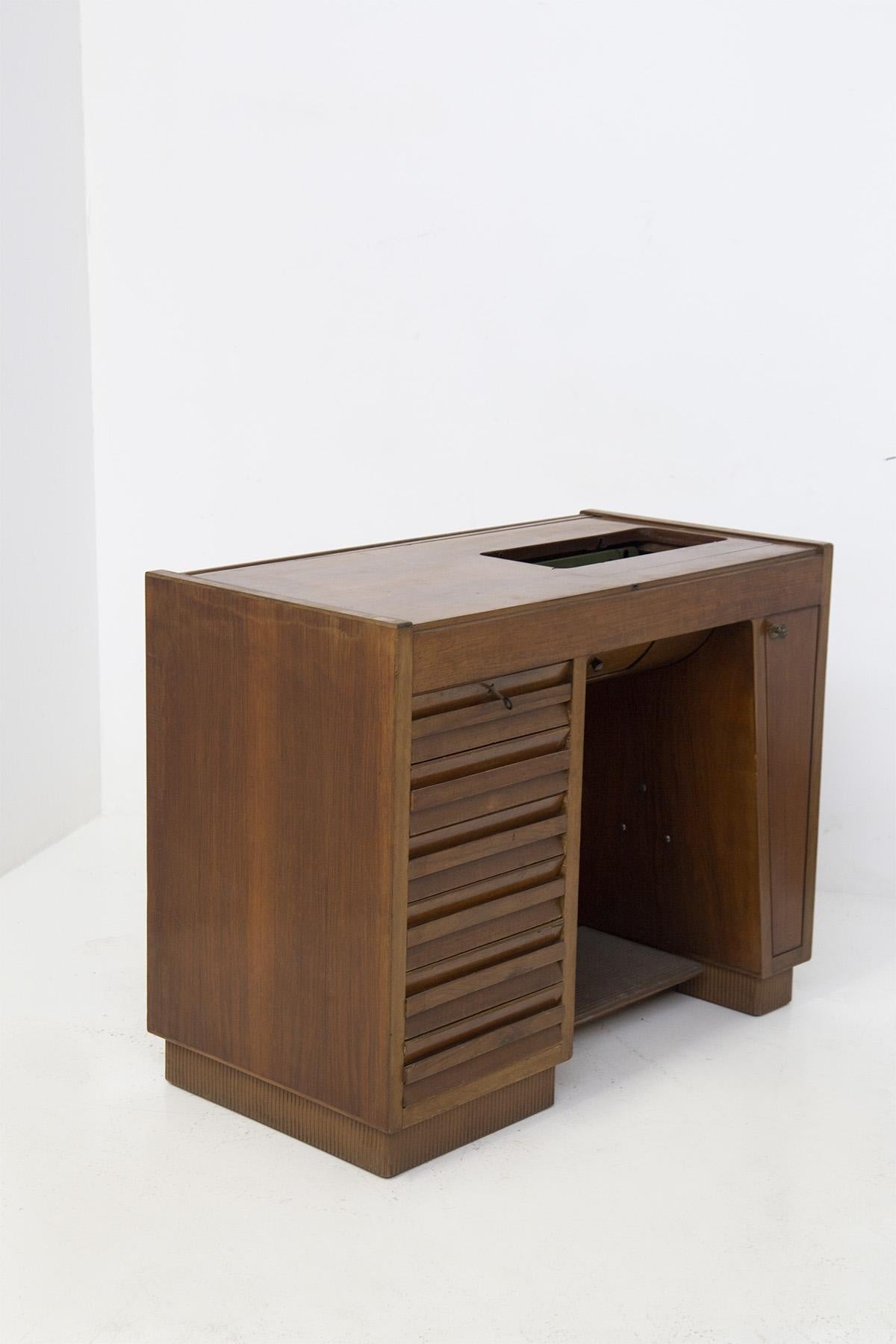 Italienischer Schreibtisch, umwandelbar in Nähmaschine im Angebot 3