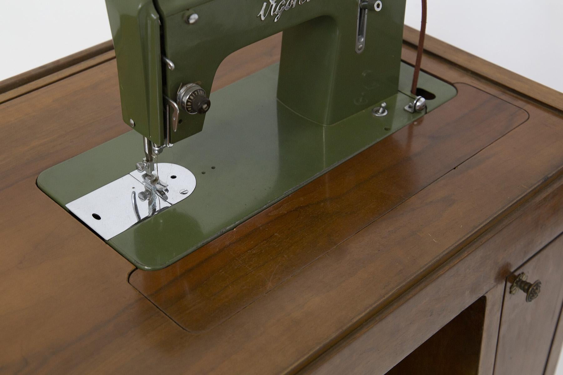 Elegant Italian Desk Convertible into Sewing Machine For Sale 5