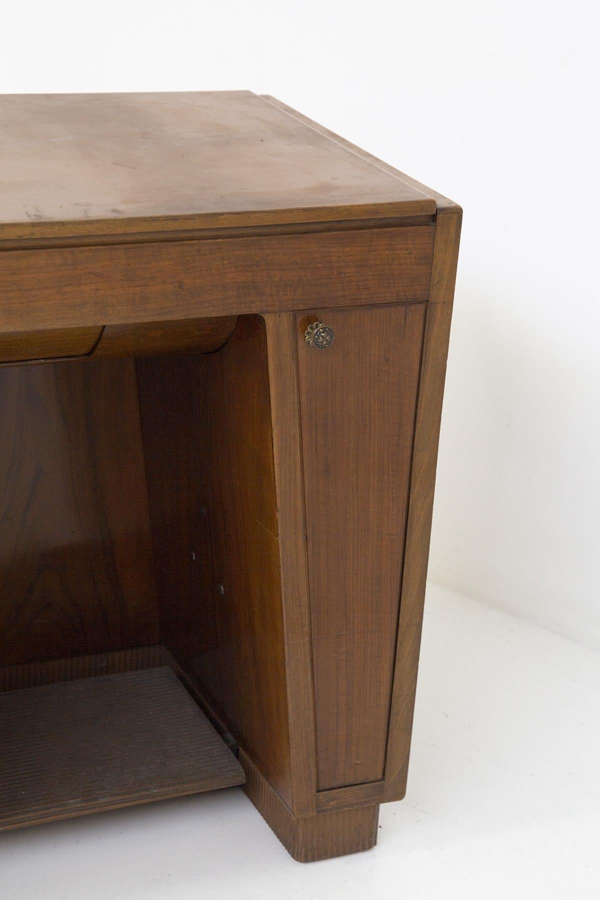 Italienischer Schreibtisch, umwandelbar in Nähmaschine (Moderne der Mitte des Jahrhunderts) im Angebot