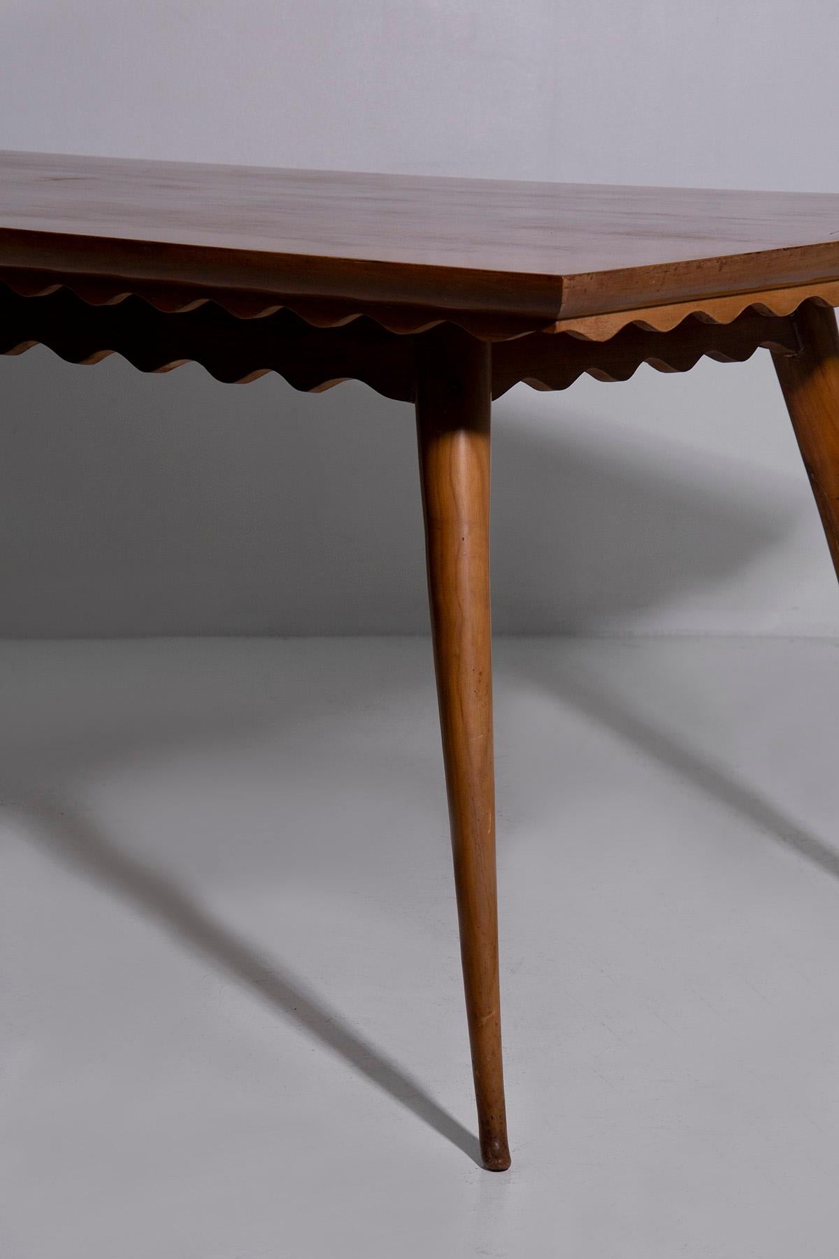 Mid-Century Modern Table de salle à manger italienne attribuée à Paolo Buffa en vente