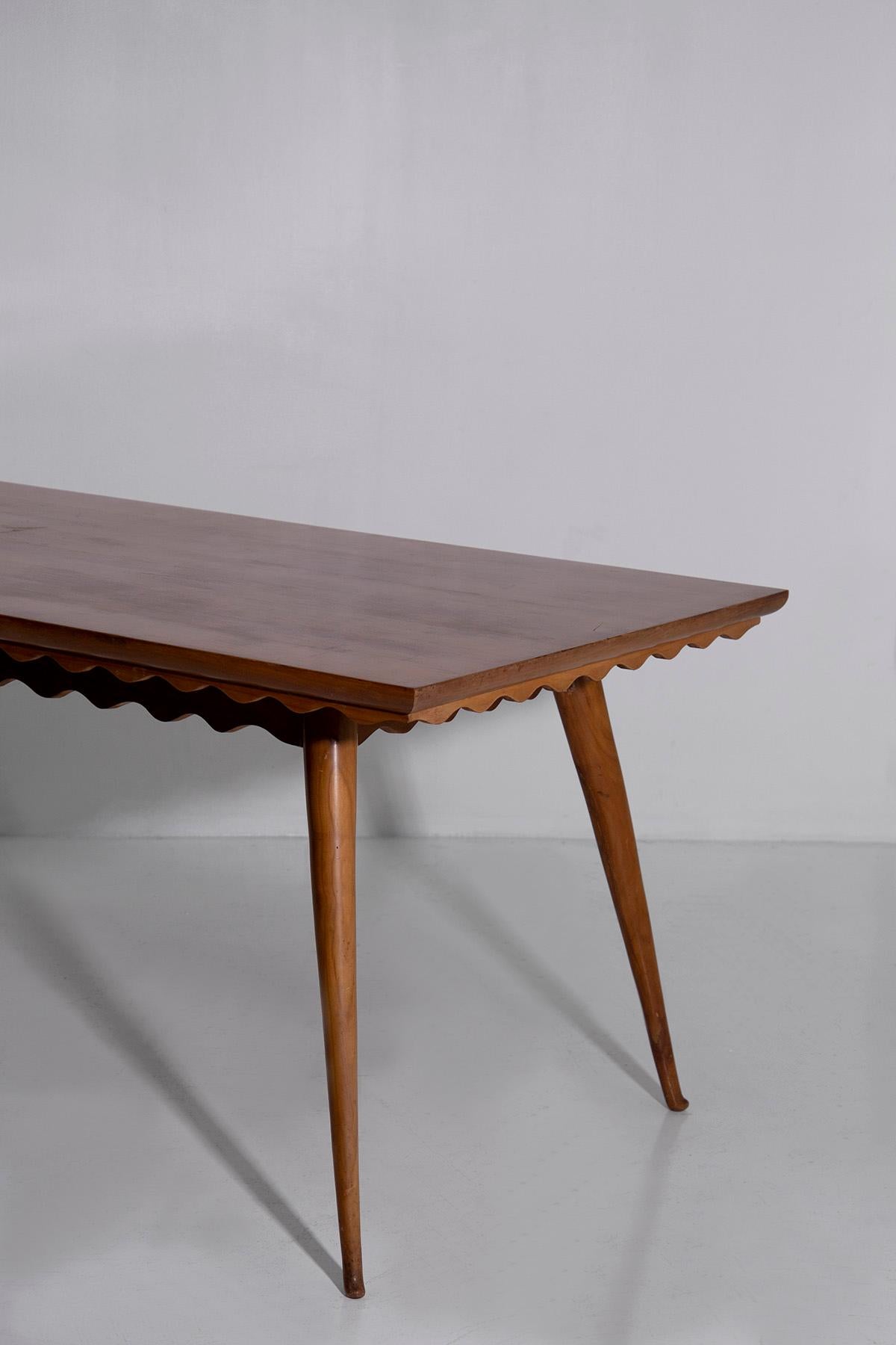 Elegant Italian dining table Attributed to Paolo Buffa In Good Condition For Sale In Milano, IT