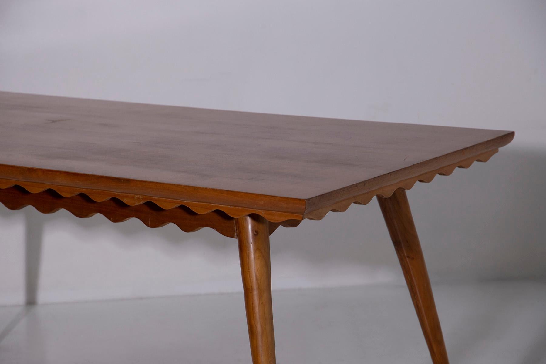 Elegant Italian dining table Attributed to Paolo Buffa For Sale 3