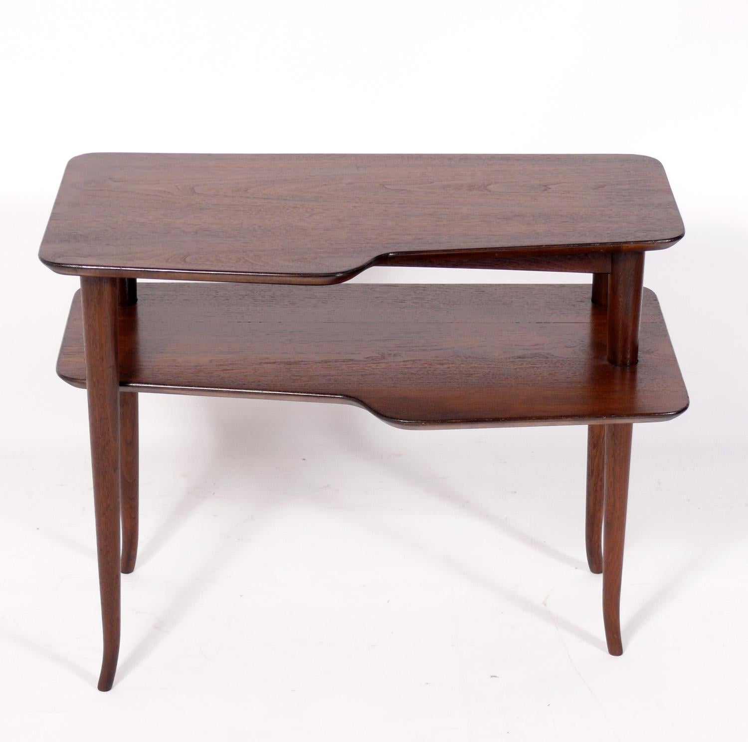 Elegant Italian end table or nightstand, attributed to Paolo Buffa, unsigned, Italy, circa 1950s. This piece is a versatile size and can be used as an end or side table, or as a nightstand.