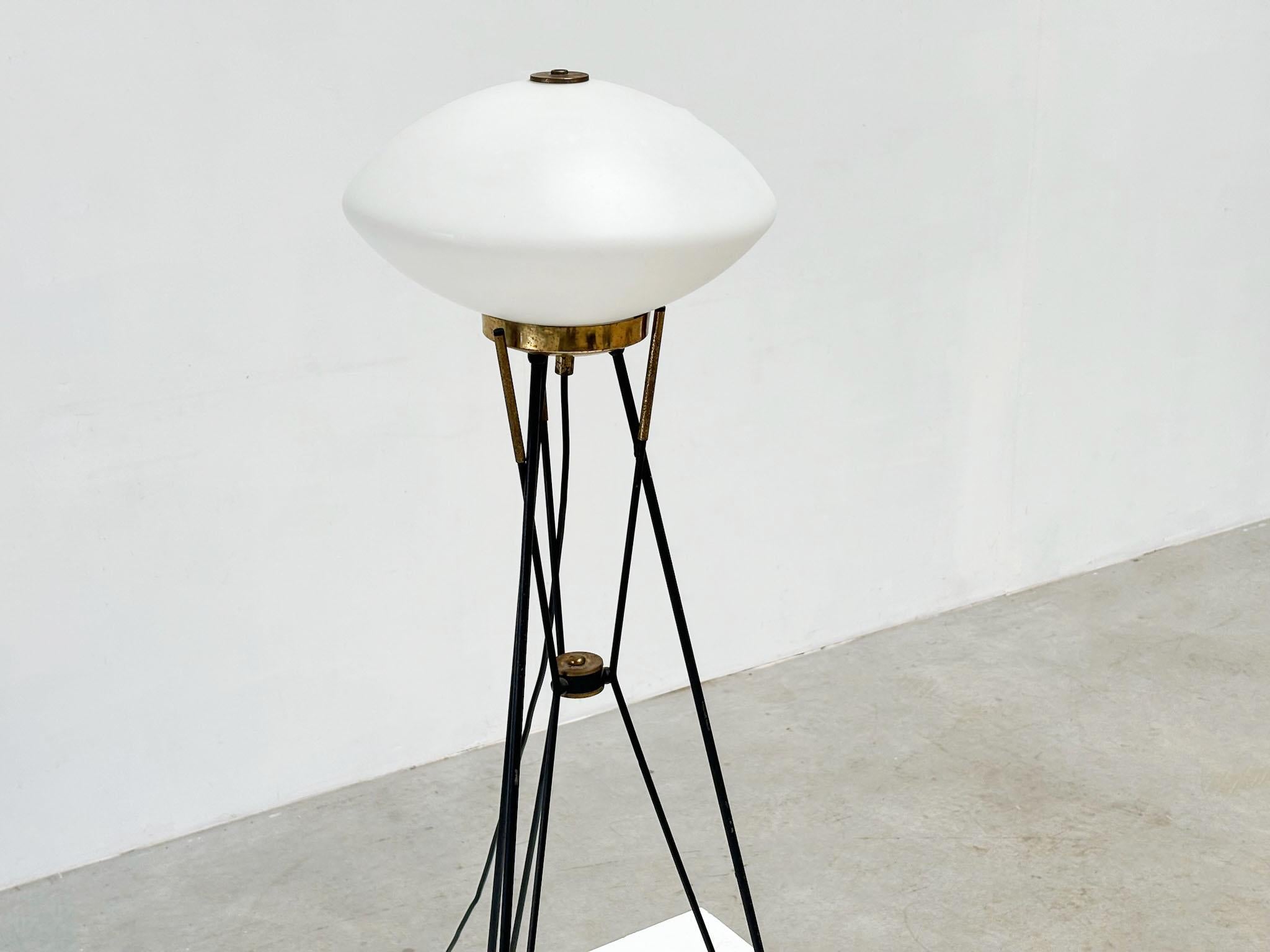 Opaline Glass Elegant Italian floor lamp with white opaline shade For Sale