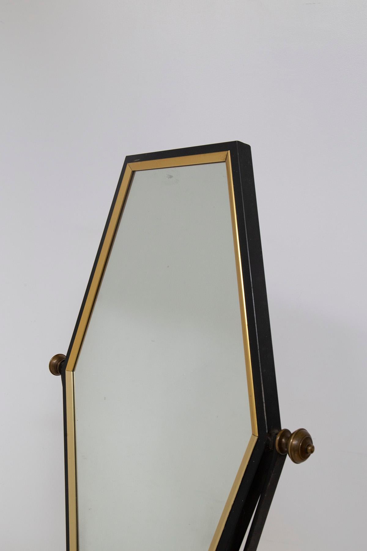 Mid-Century Modern Elegant Italian floor mirror in brass and iron