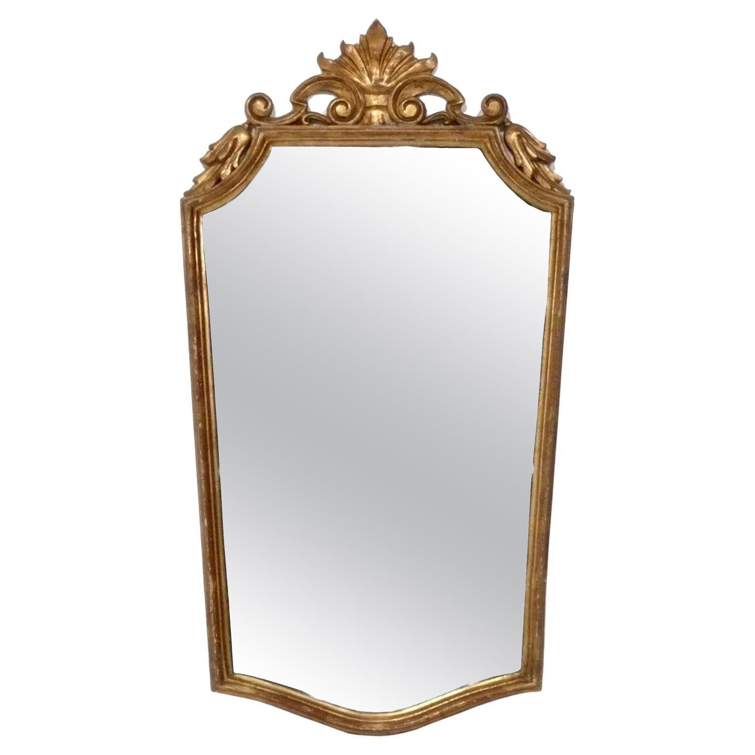 Elegant miroir italien en bois doré 36 "H x 20 "W circa 1940s Great Patina