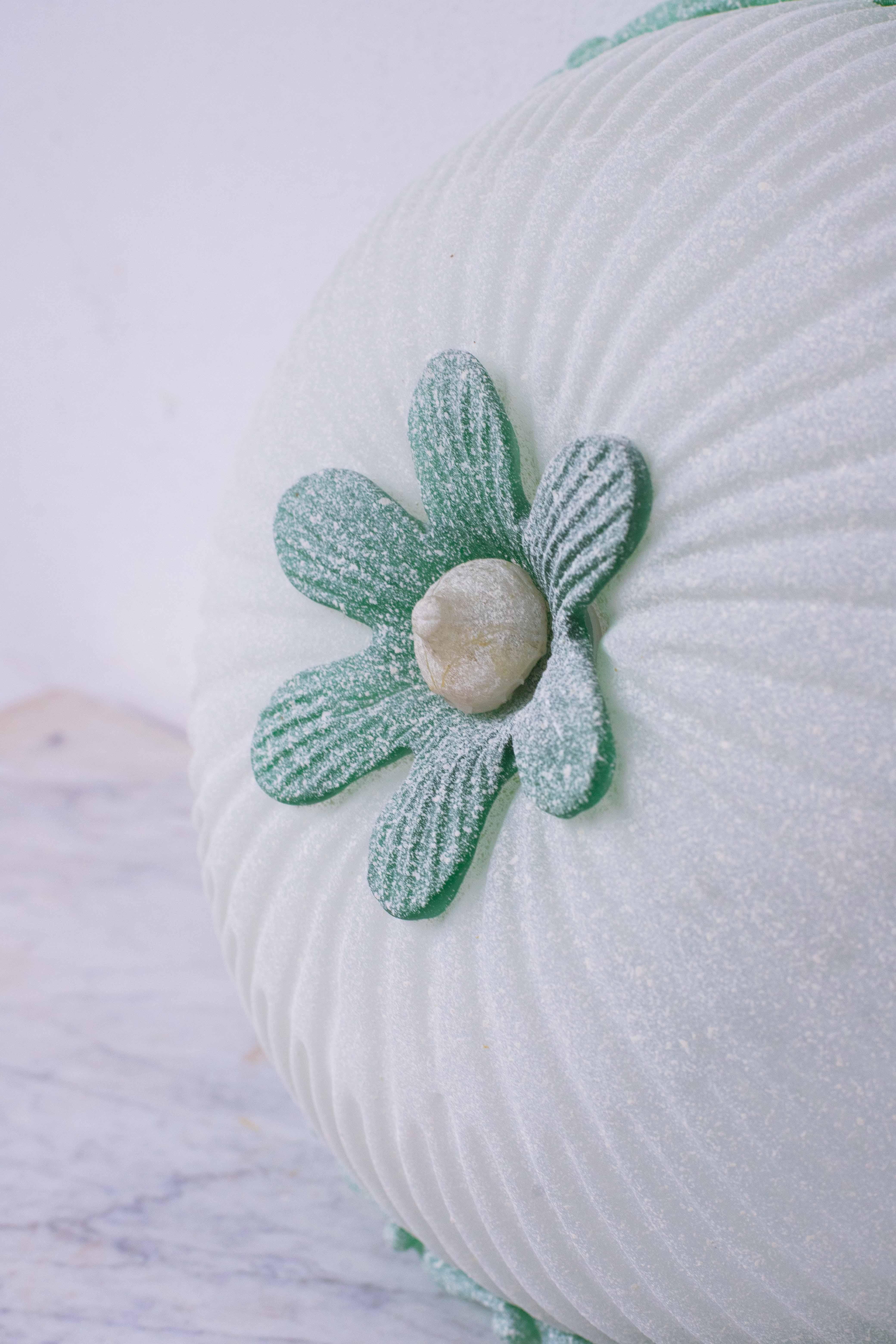 Elegant Italian Green and Murano Glass Ceiling Flower For Sale 6