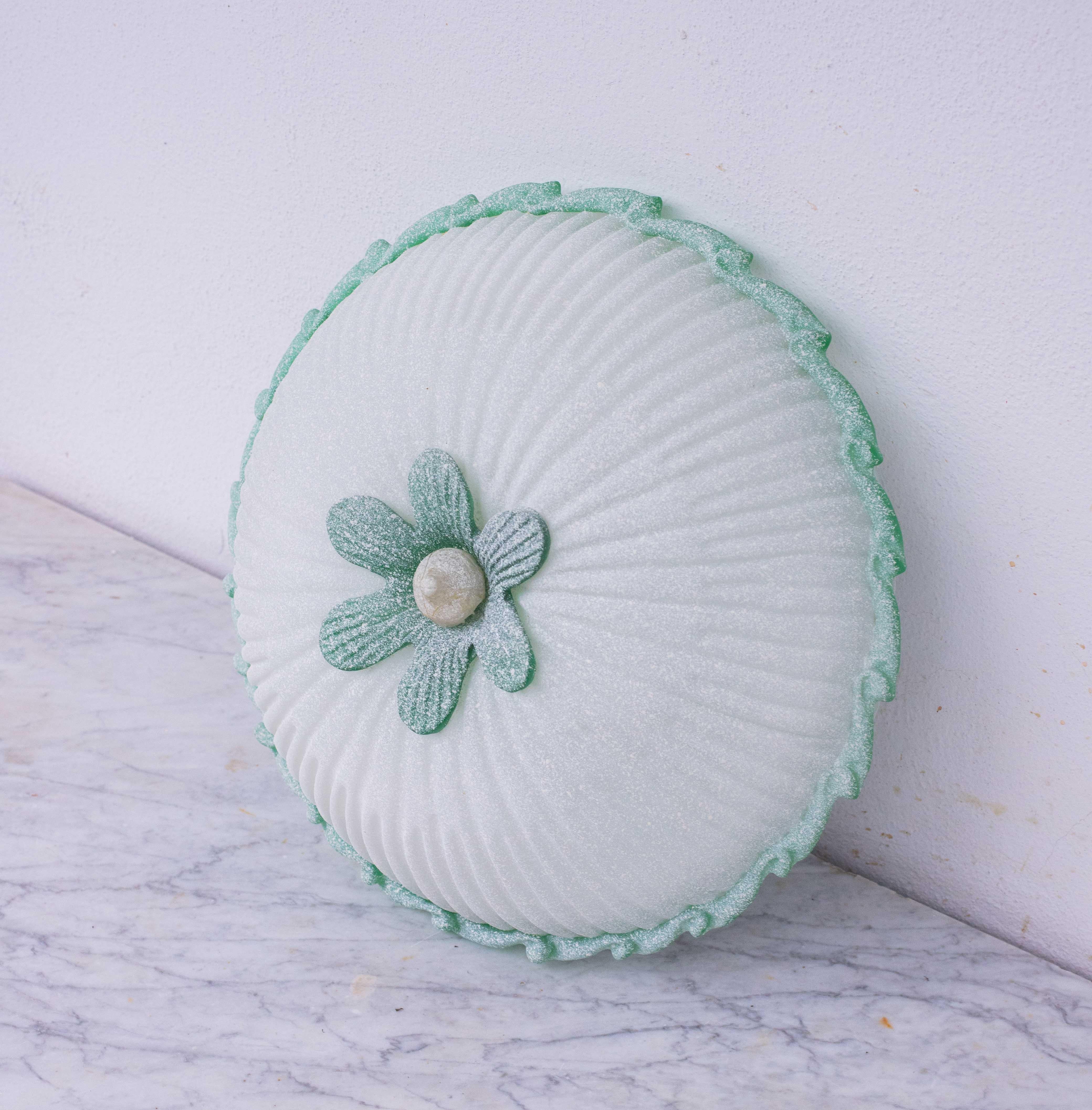 Elegant Italian Green and Murano Glass Ceiling Flower For Sale 4