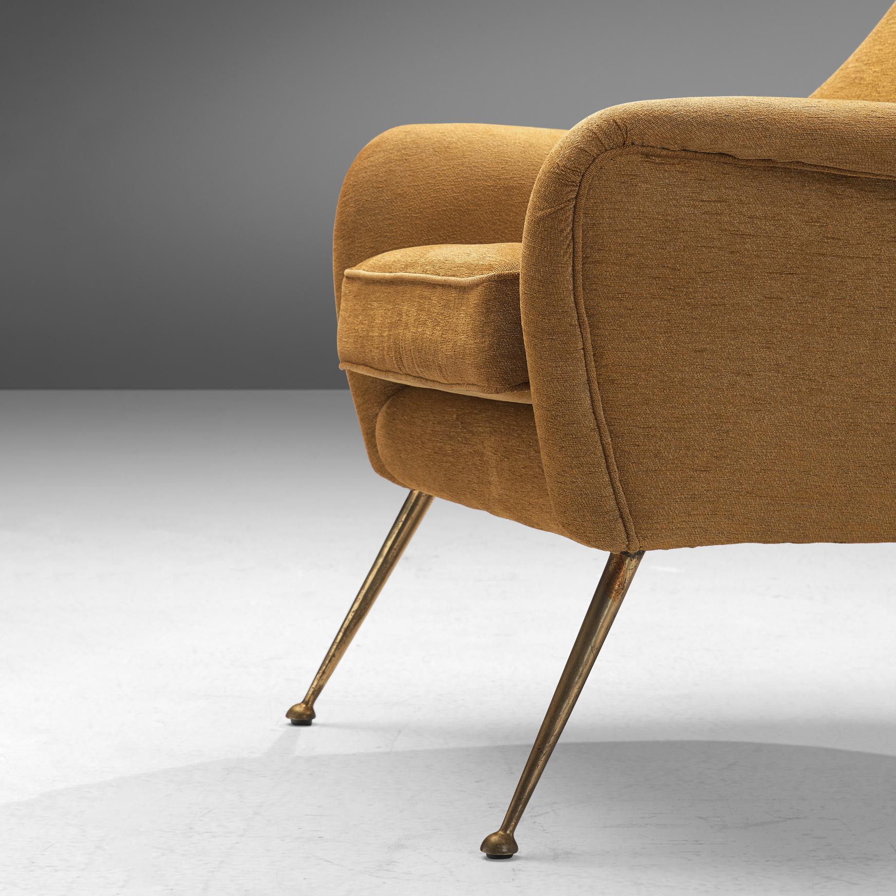Mid-20th Century Elegant Italian Lounge Chairs in Brass and Beige Camel Upholstery  For Sale
