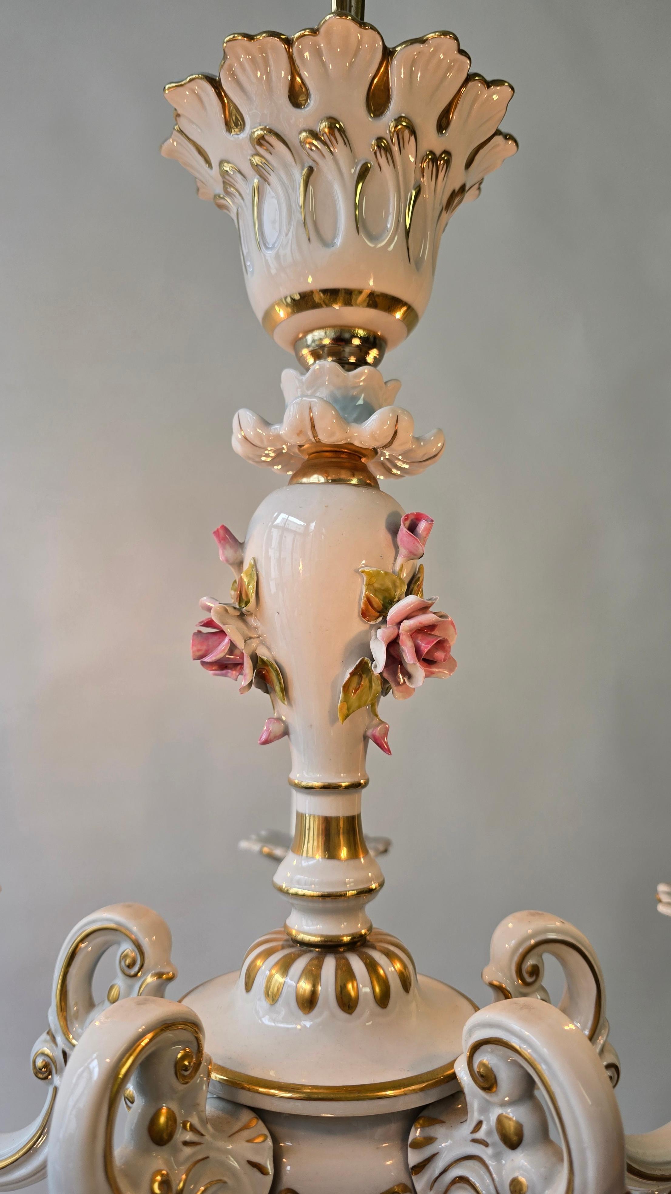 Eleganter italienischer Mangani-Porzellan-Kronleuchter - 5 Lichter, 1970er Jahre im Angebot 2