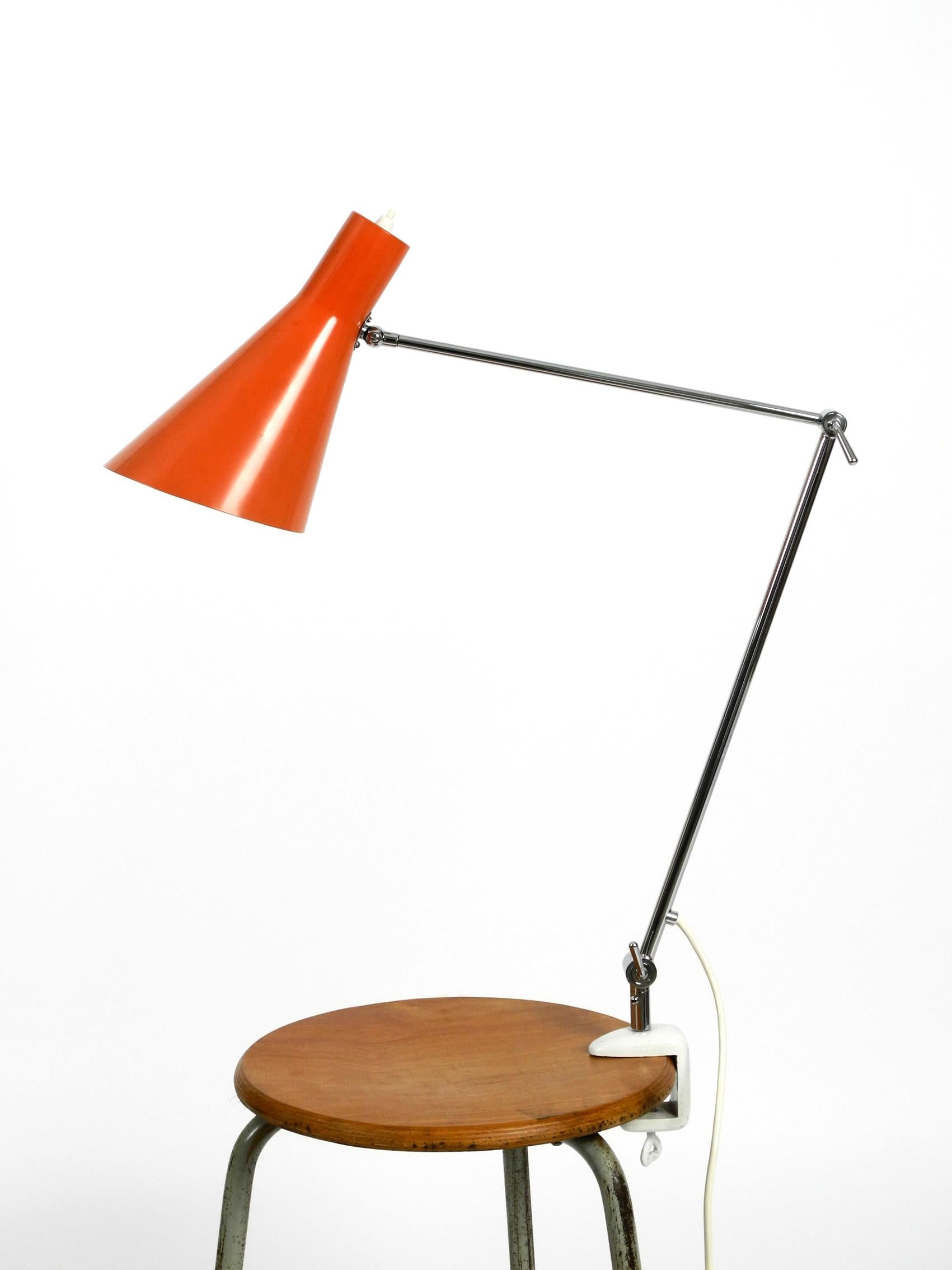 Elegant Italian Mid-Century Modern Brass Joint Clamp Lamp with Red Cone Shade For Sale 11