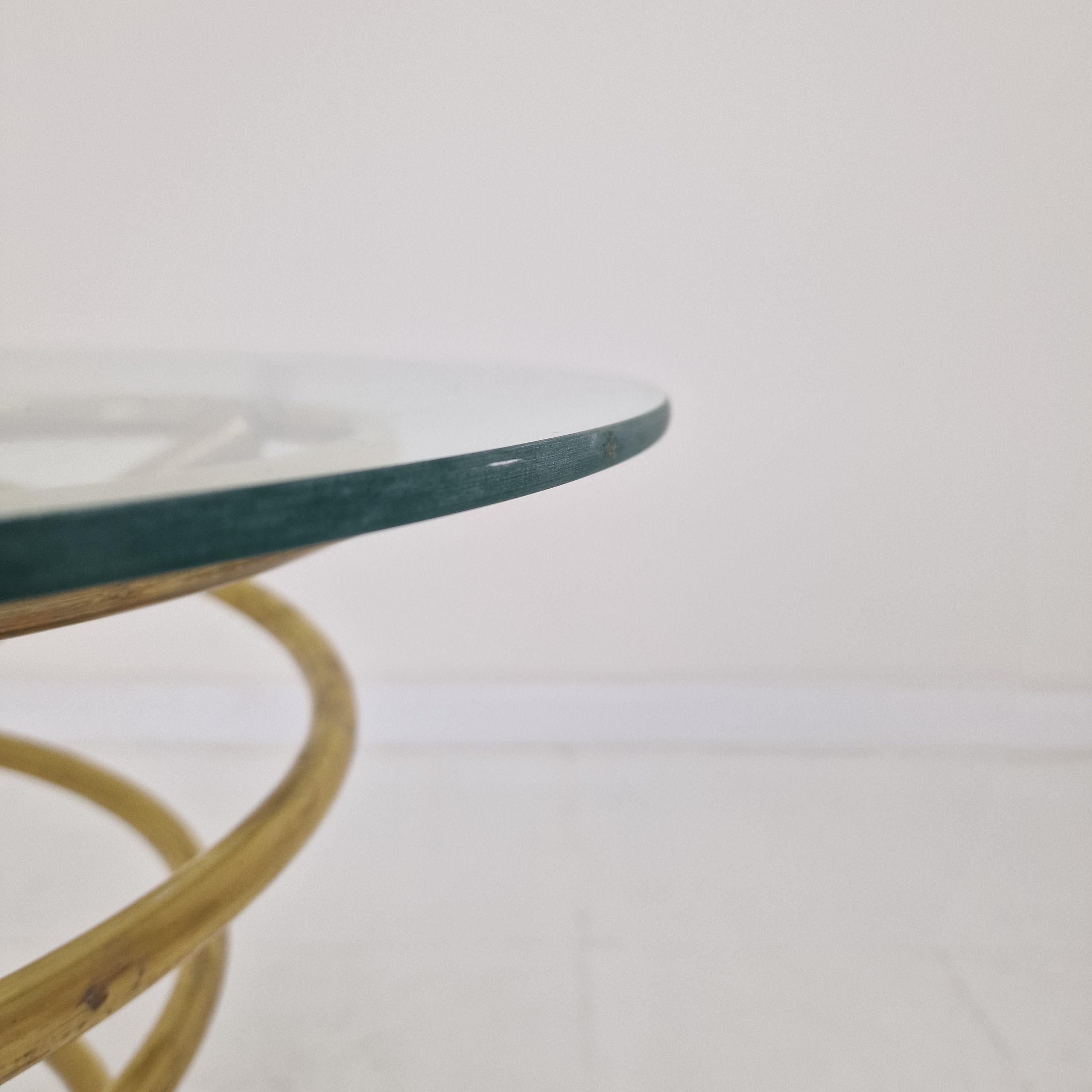 Elegant Italian Mid-Century Side Table with Sculptural Brass Base, 1970's in vendita 6