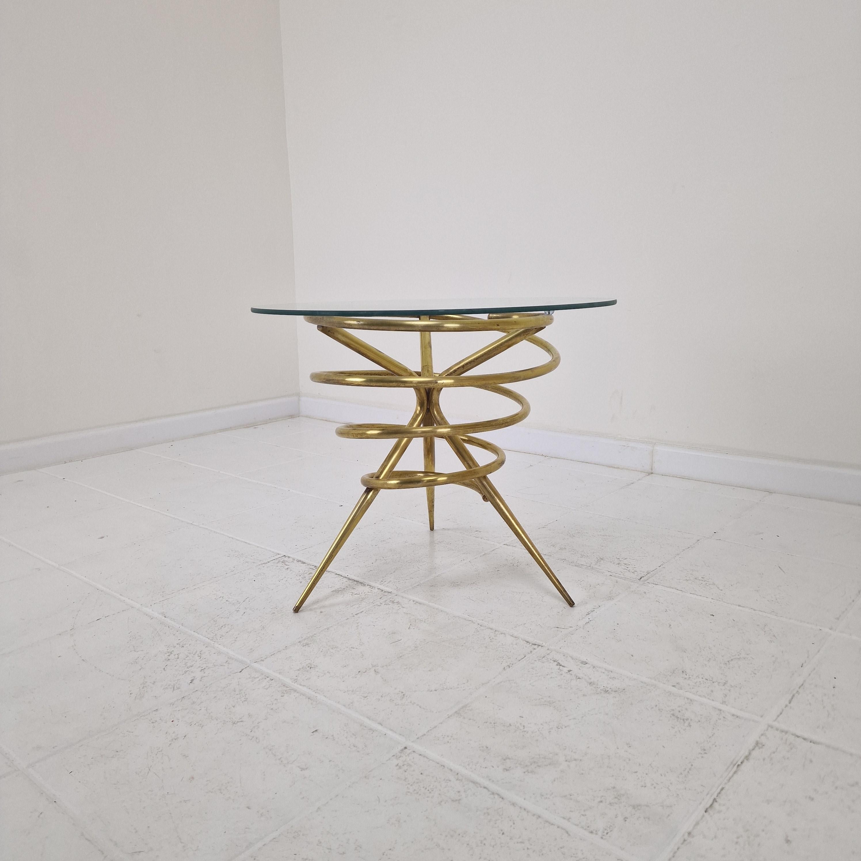 Mid-Century moderno Elegant Italian Mid-Century Side Table with Sculptural Brass Base, 1970's in vendita