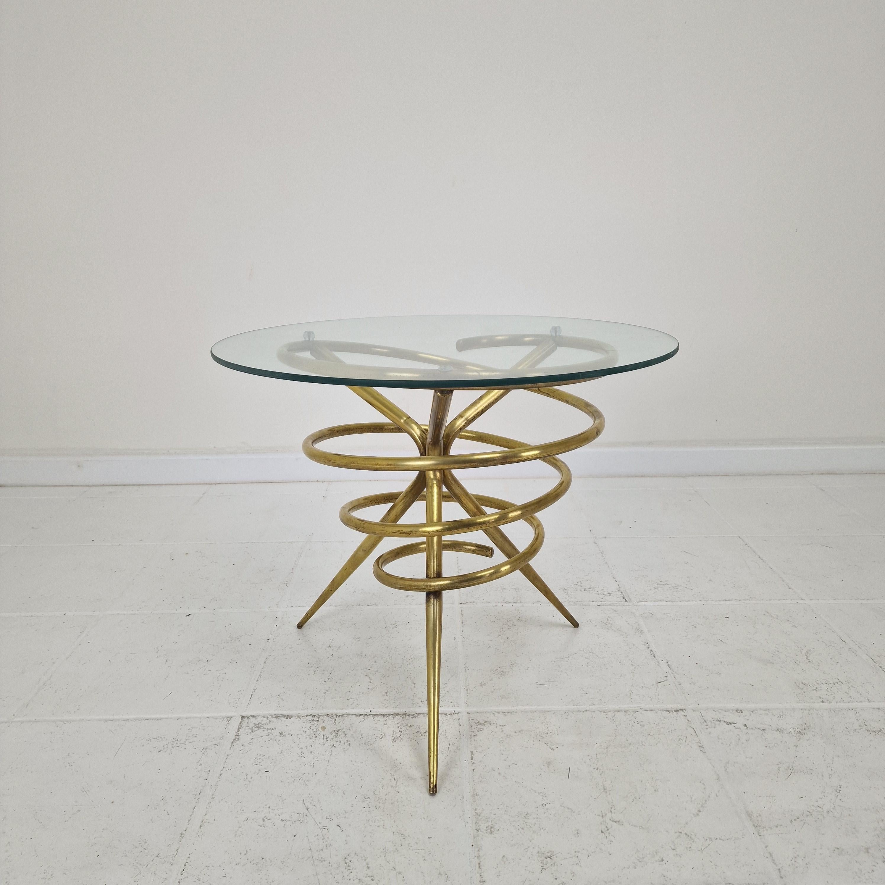 Italiano Elegant Italian Mid-Century Side Table with Sculptural Brass Base, 1970's in vendita
