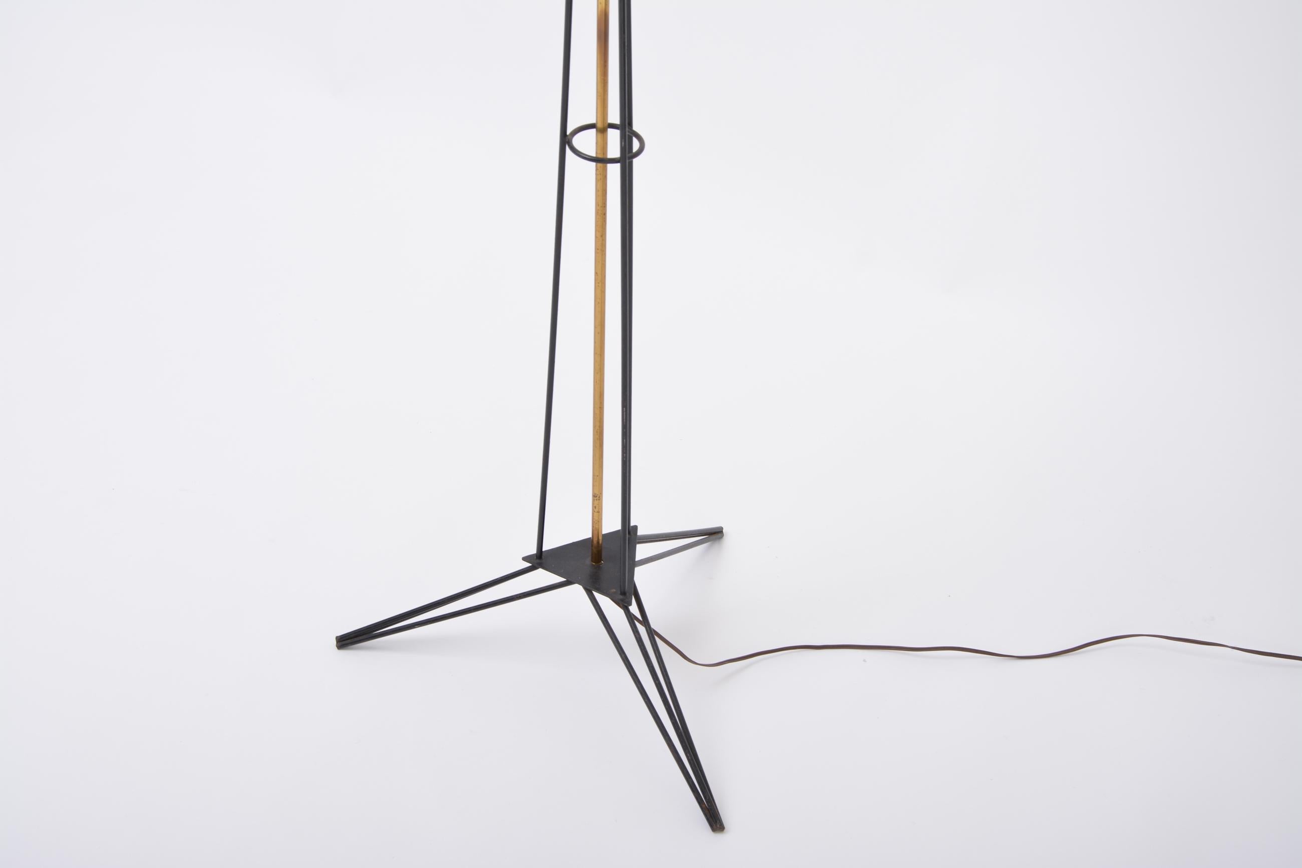 Elegant Italian Midcentury Opaline Glass and Iron Floor Lamp For Sale 2