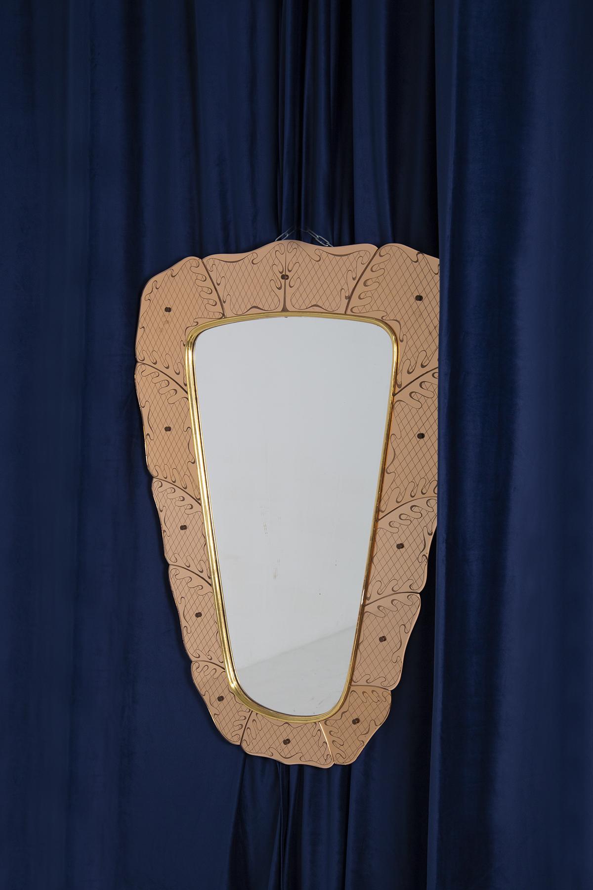 Elegant Italian Mirror in Pink Glass Attributed to Luigi Fontana In Good Condition In Milano, IT