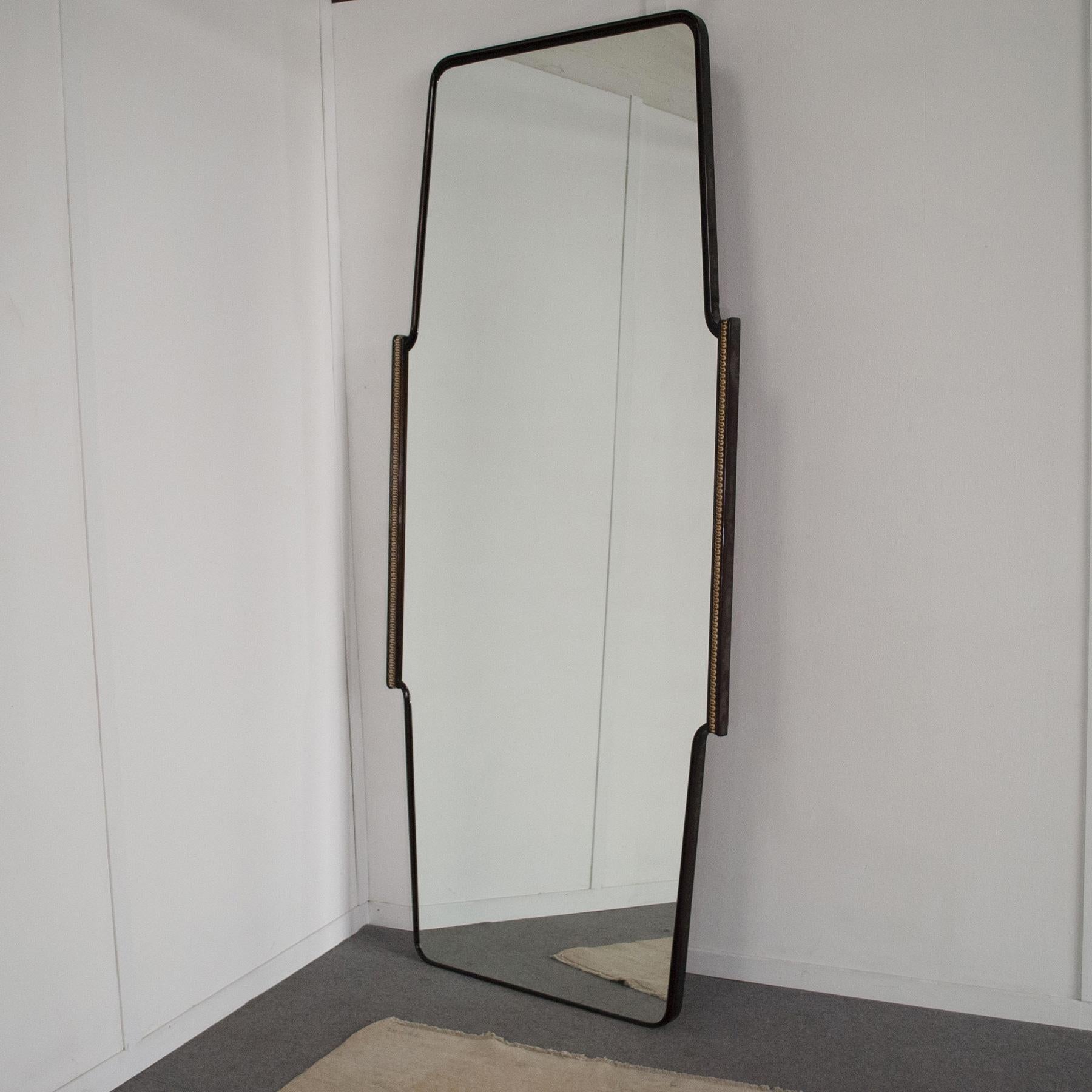 Mid-Century Modern Elegant italian mirror in walnut production Dassi 1950s.
