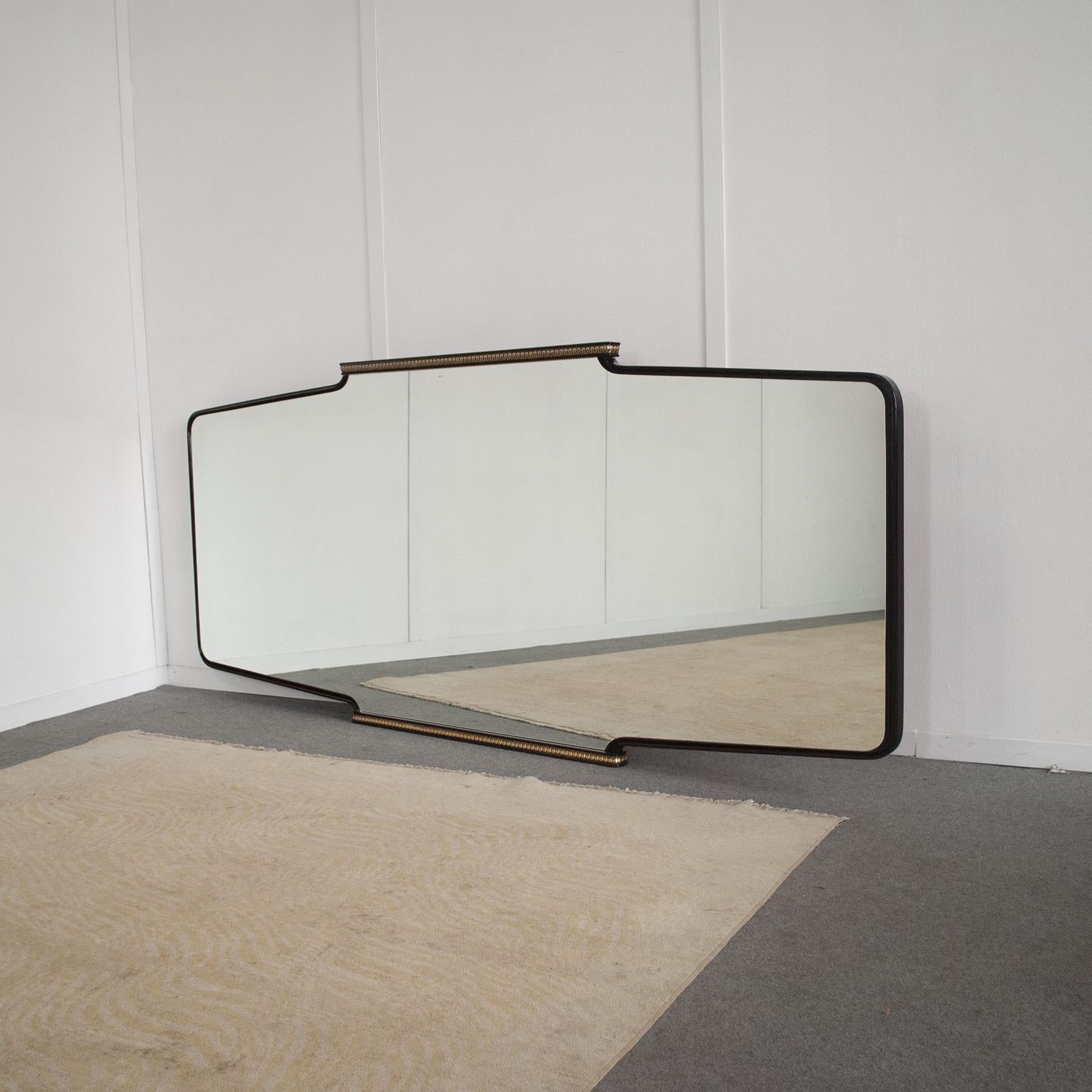 Mid-20th Century Elegant italian mirror in walnut production Dassi 1950s.