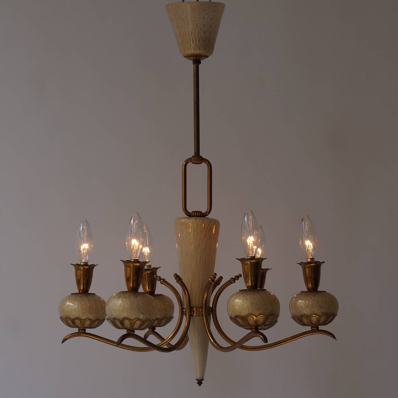Hollywood Regency Elegant Italian Murano Gold Glass and Brass Chandelier by Barovier & Torso For Sale