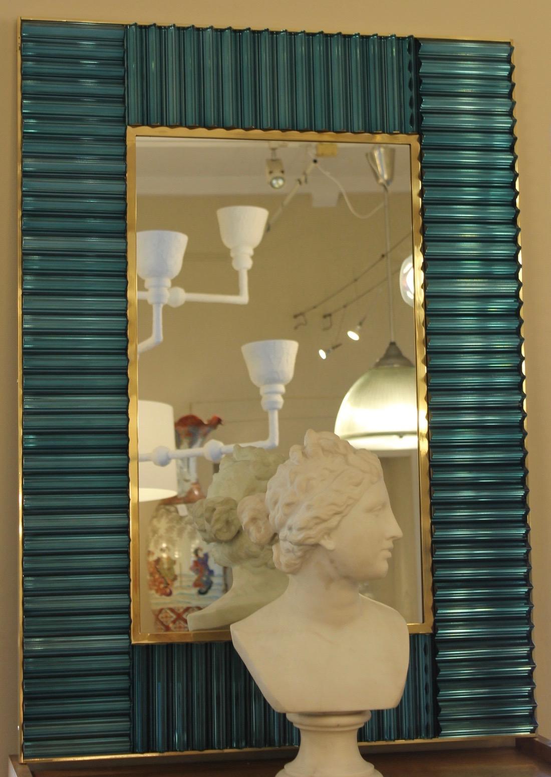 Eleganter italienischer Murano-Spiegel und Ständer (Glasiert)