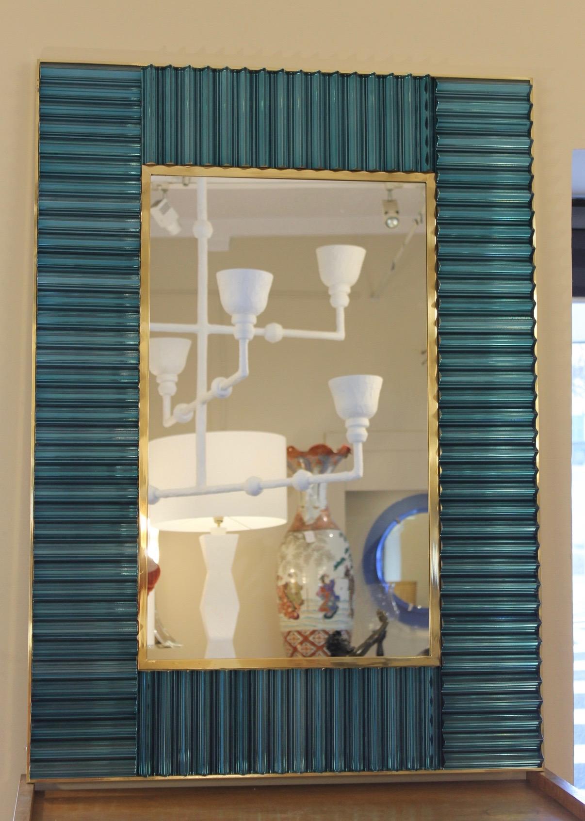 Eleganter italienischer Murano-Spiegel und Ständer (Glaskunst)