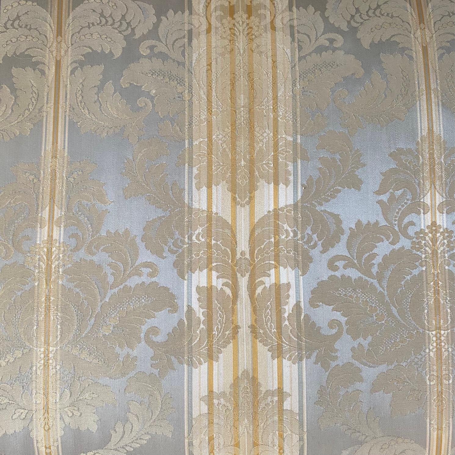 Elegantes italienisches neoklassizistisches Louis-XVI-Sofa im Angebot 3
