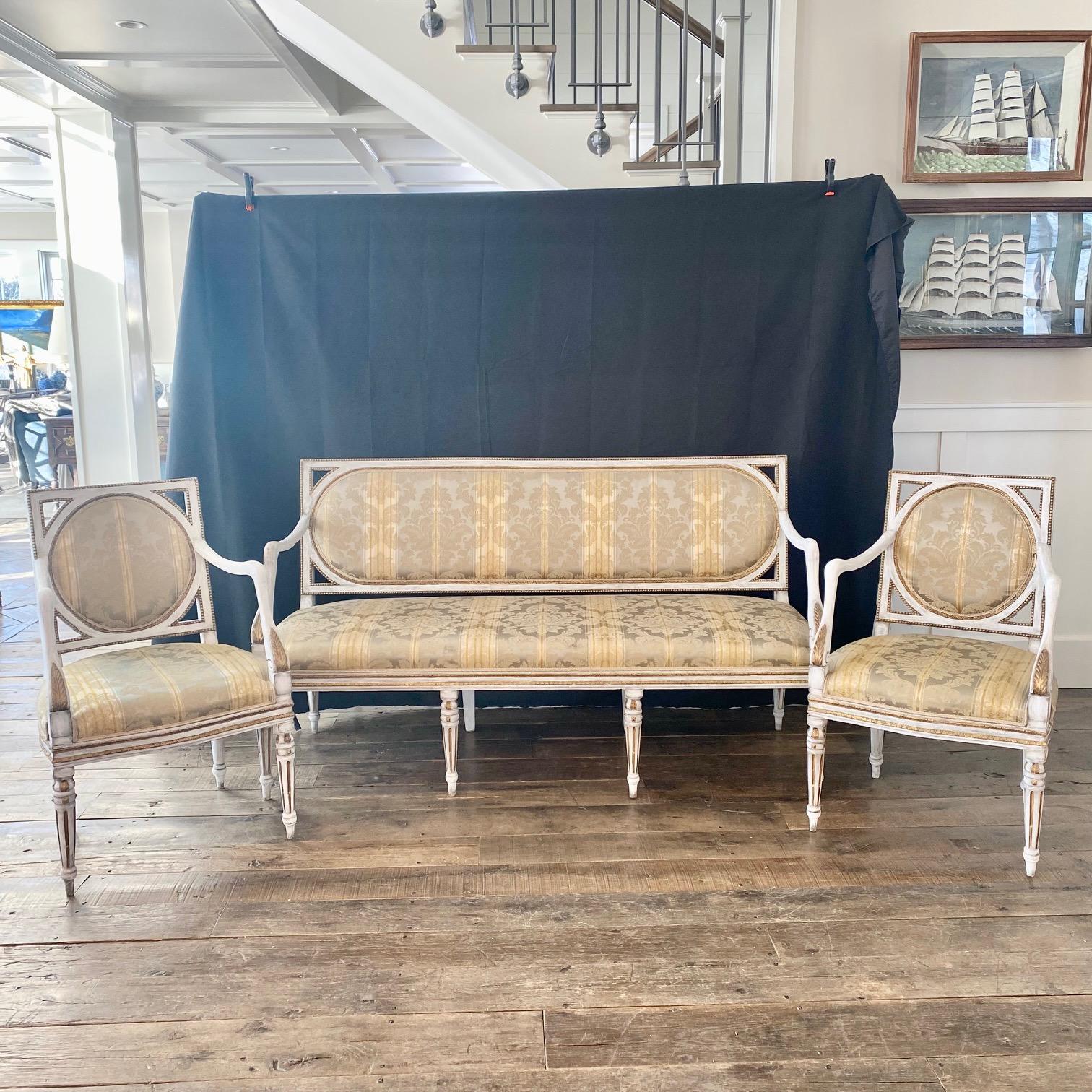 Elegant Italian Neoclassical Louis XVI Sofa For Sale 8