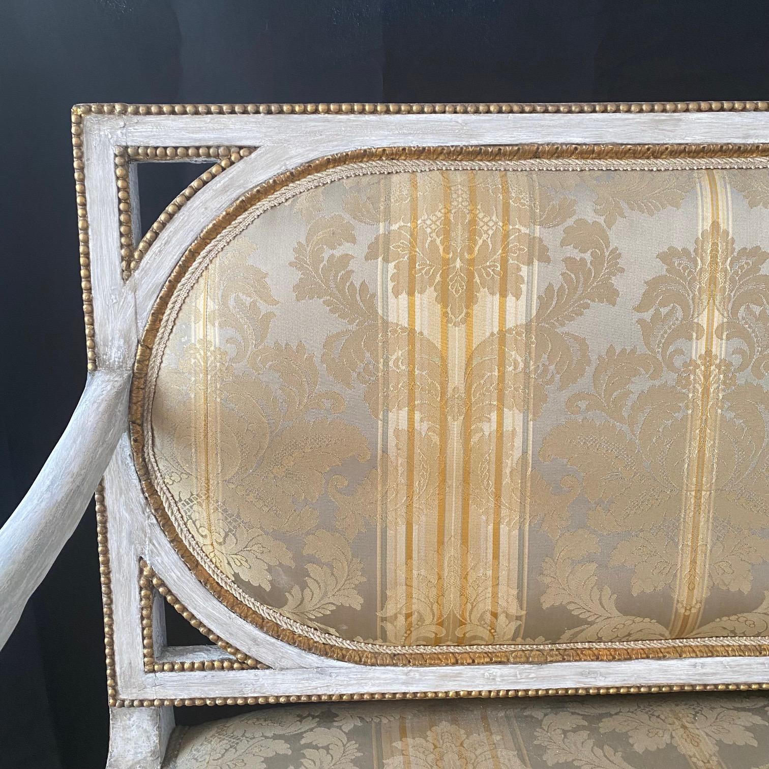 Elegant Italian Neoclassical Louis XVI Sofa In Good Condition For Sale In Hopewell, NJ