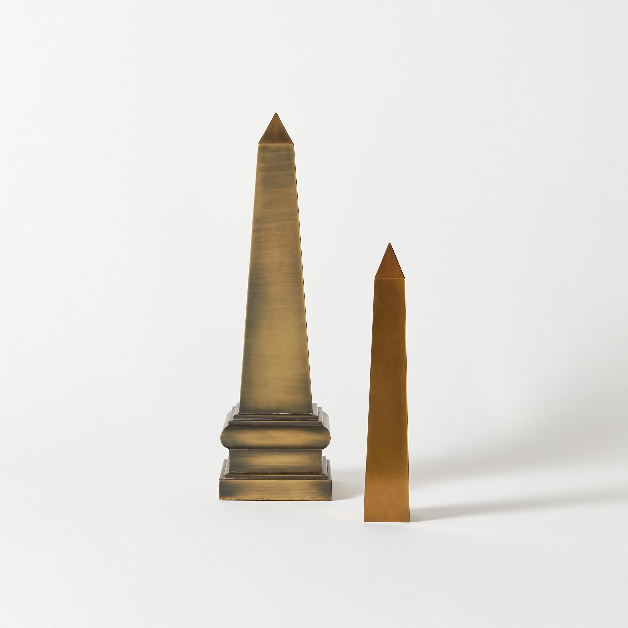 Eleganter italienischer Obelisk aus Bronze im Angebot 1