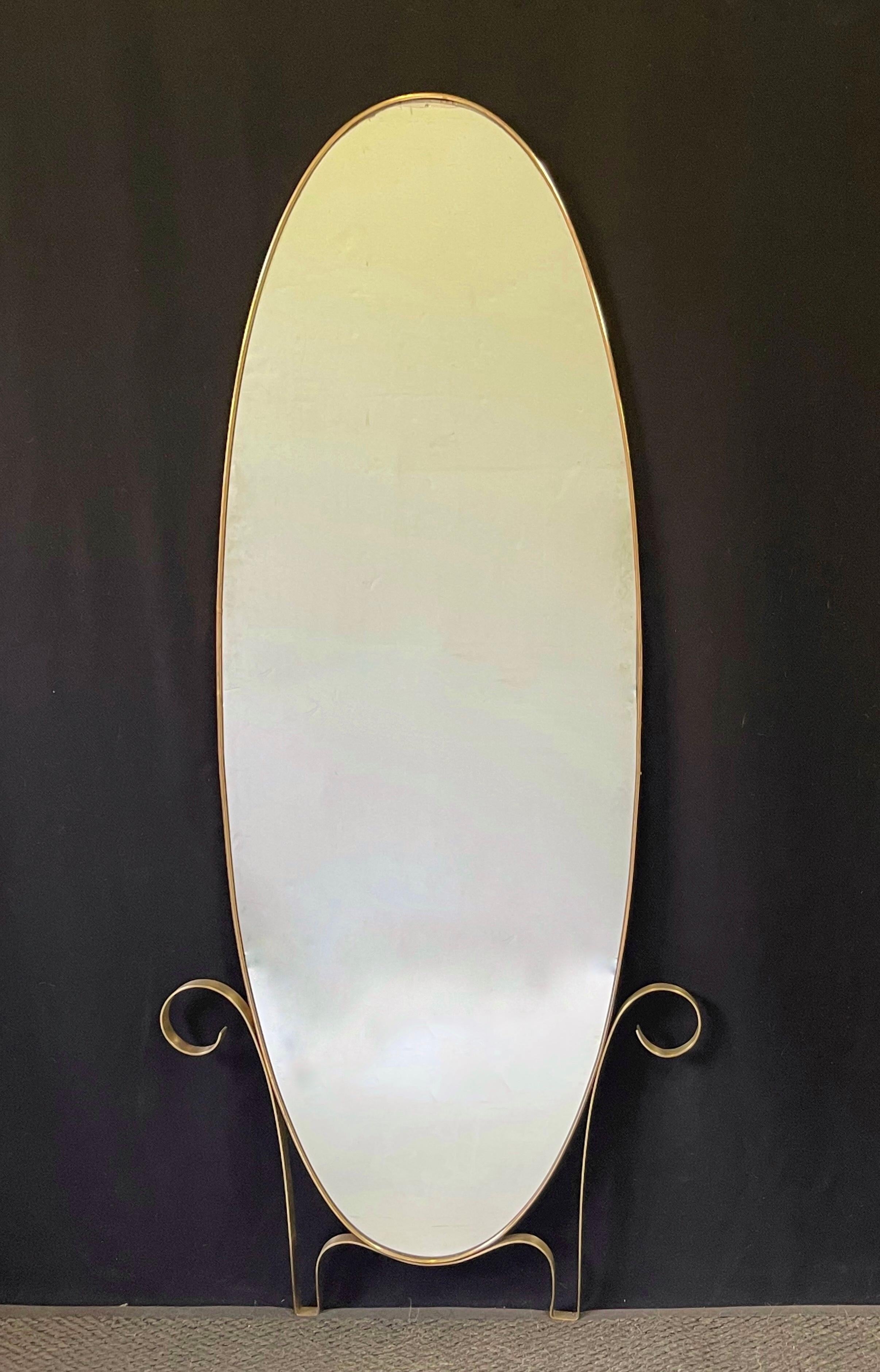 20th Century Elegant Italian Oval Wall Mirror in Brass For Sale