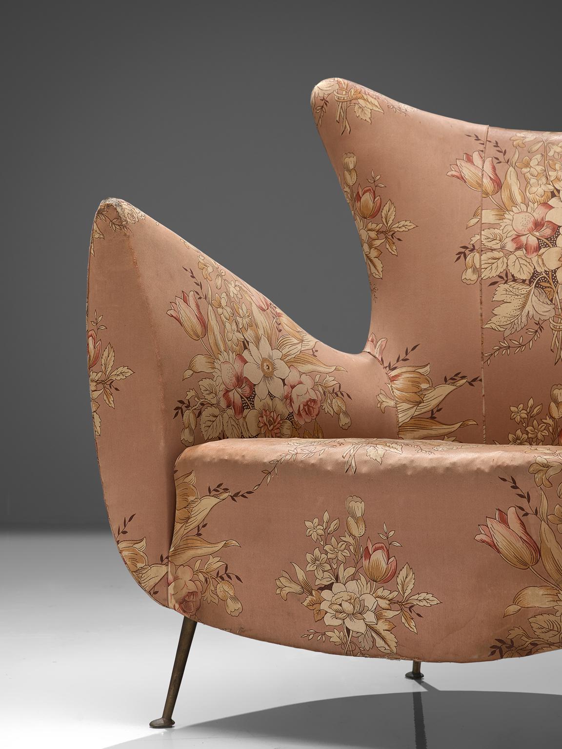 Mid-20th Century Elegant Italian Pair of Lounge Chairs in Pink Floral Upholstery