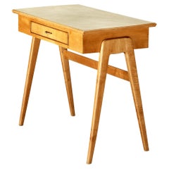Elegante scrivania italiana di piccole dimensioni in ciliegio