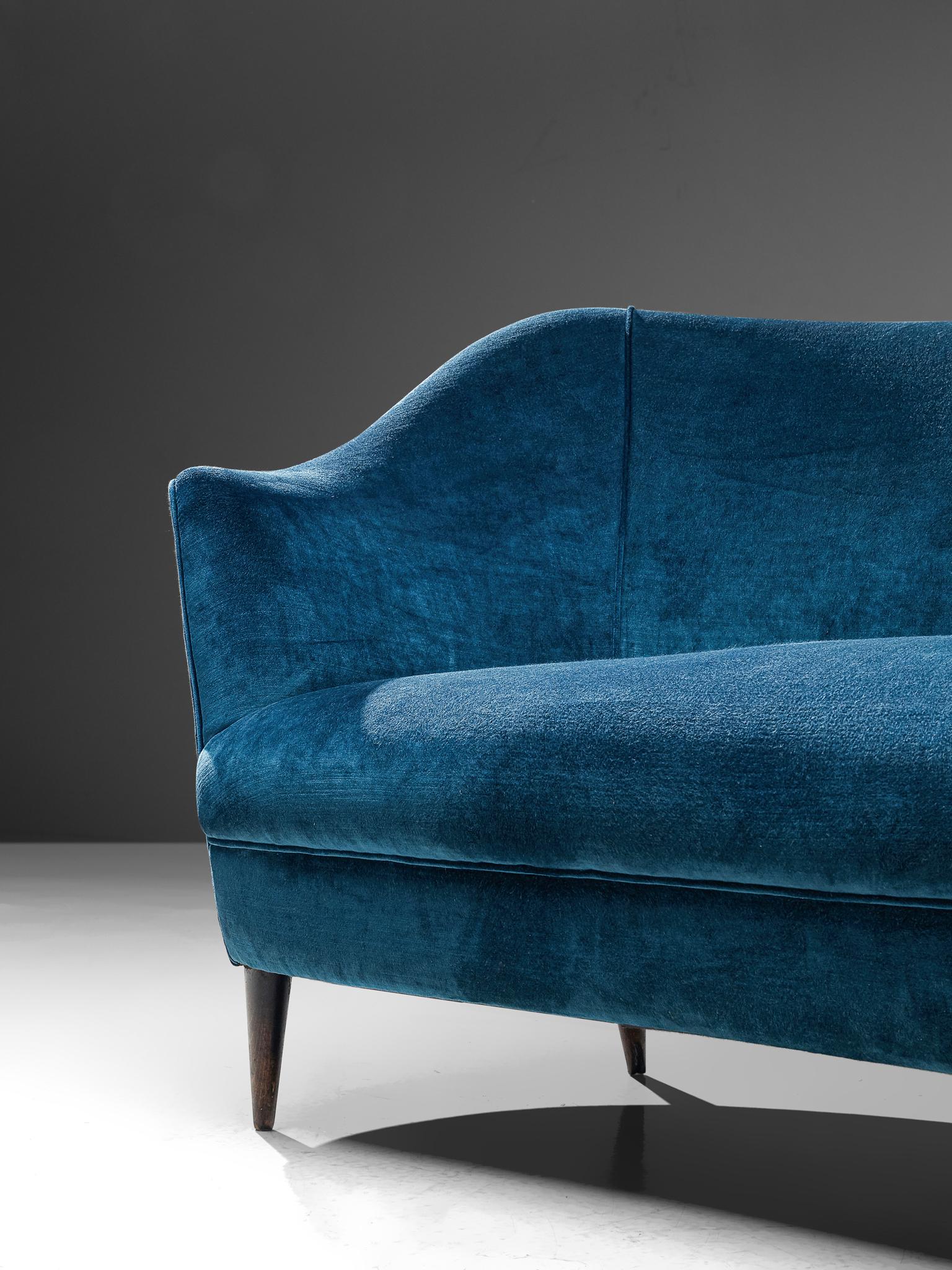 Elegant Italian Sofa in Prussian Blue Upholstery In Good Condition In Waalwijk, NL
