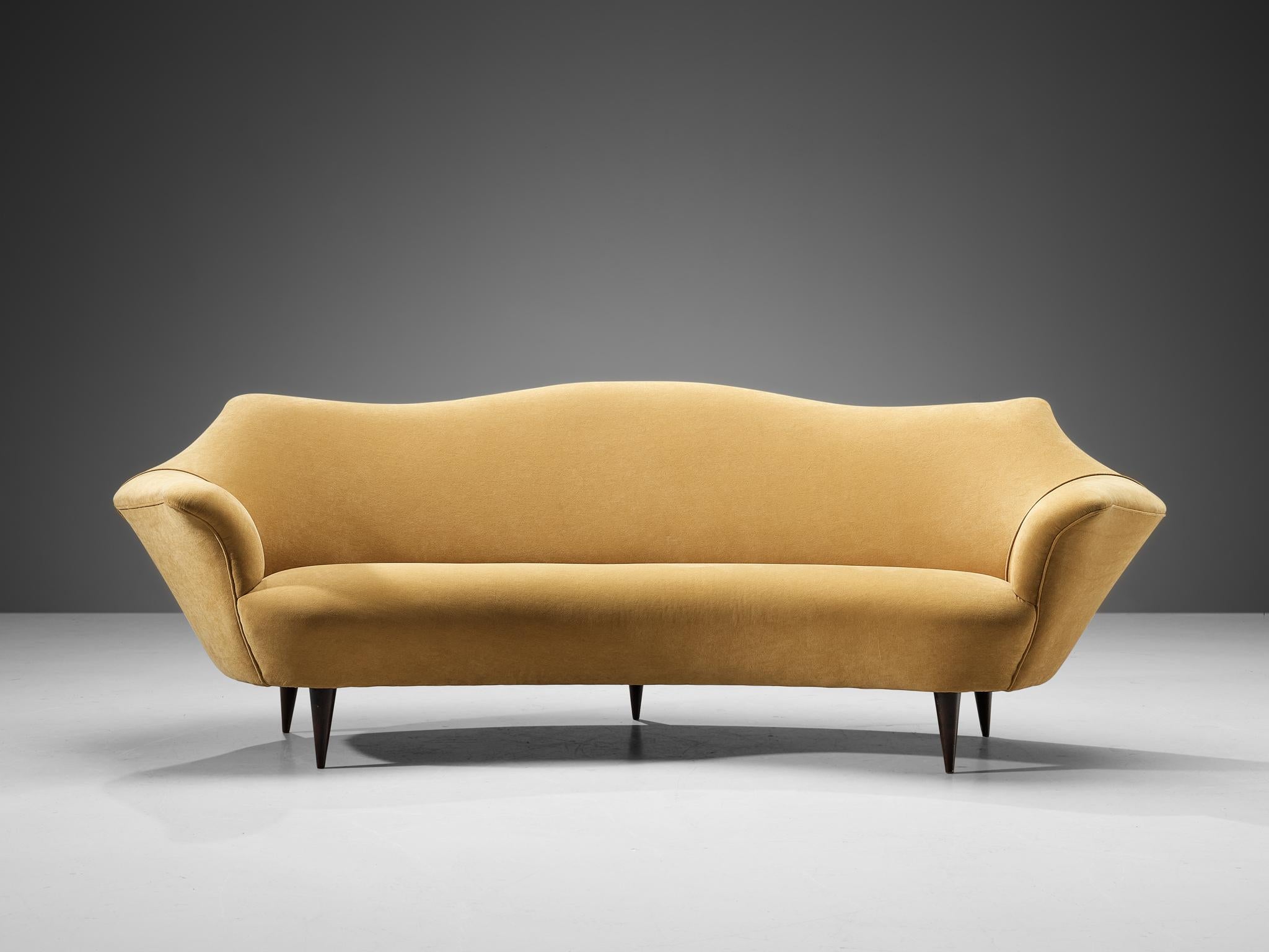 Sofa, velvet, stained ash, Italy, 1950s

This lovely sofa is characterized by a sophisticated aesthetic due to its curvaceous lines and round edges. The seating area is supported by sleek outward-facing legs in stained ash. The top of the backrest