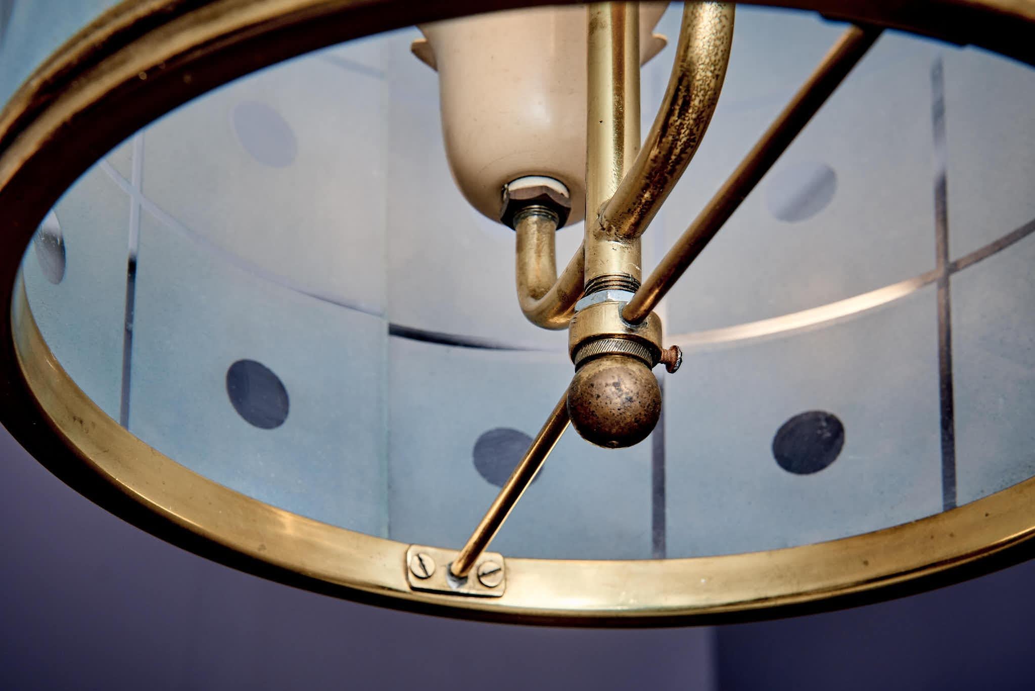 Italiano Elegante lampada a sospensione italiana con decorazione sabbiata in vendita