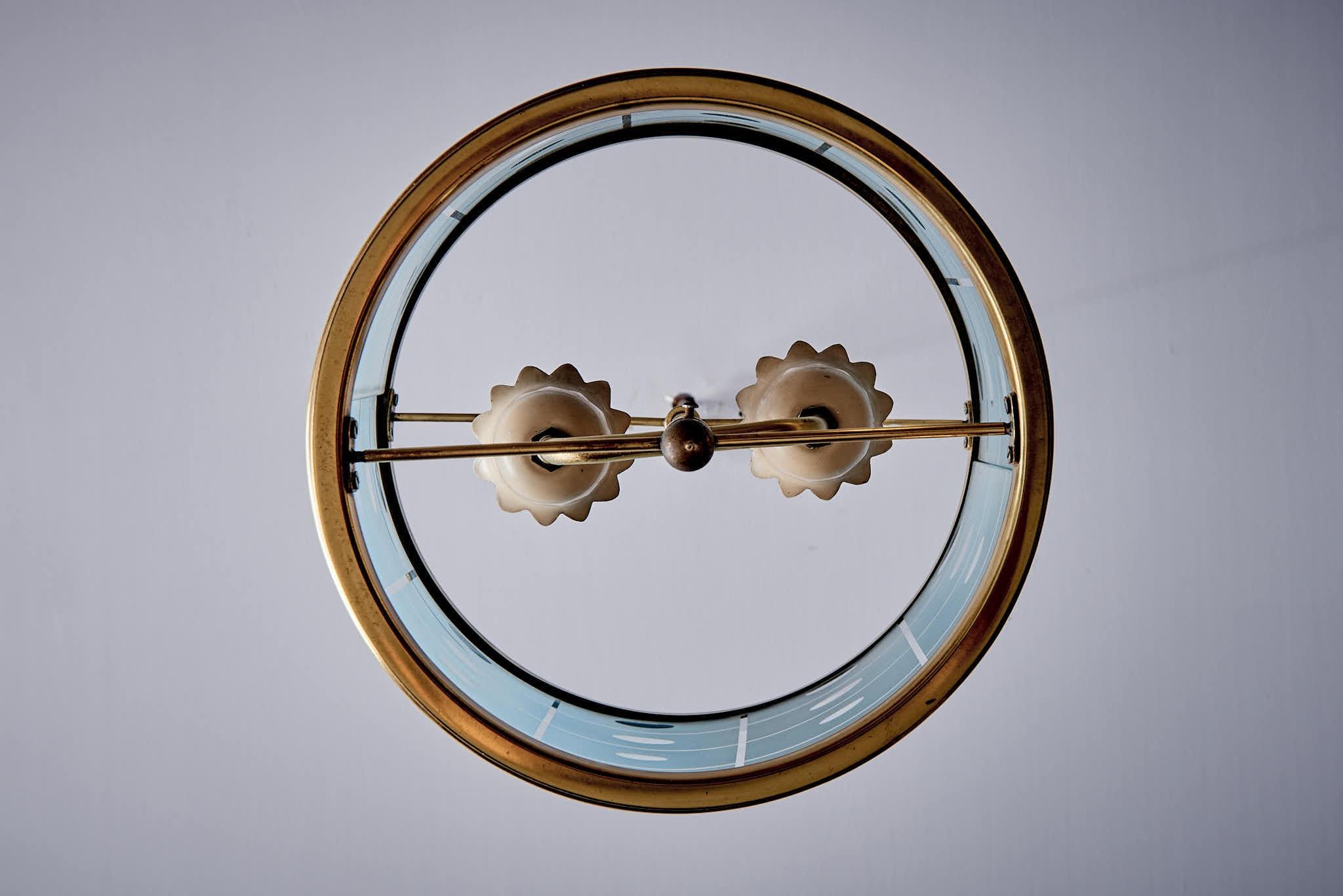 Ottone Elegante lampada a sospensione italiana con decorazione sabbiata in vendita