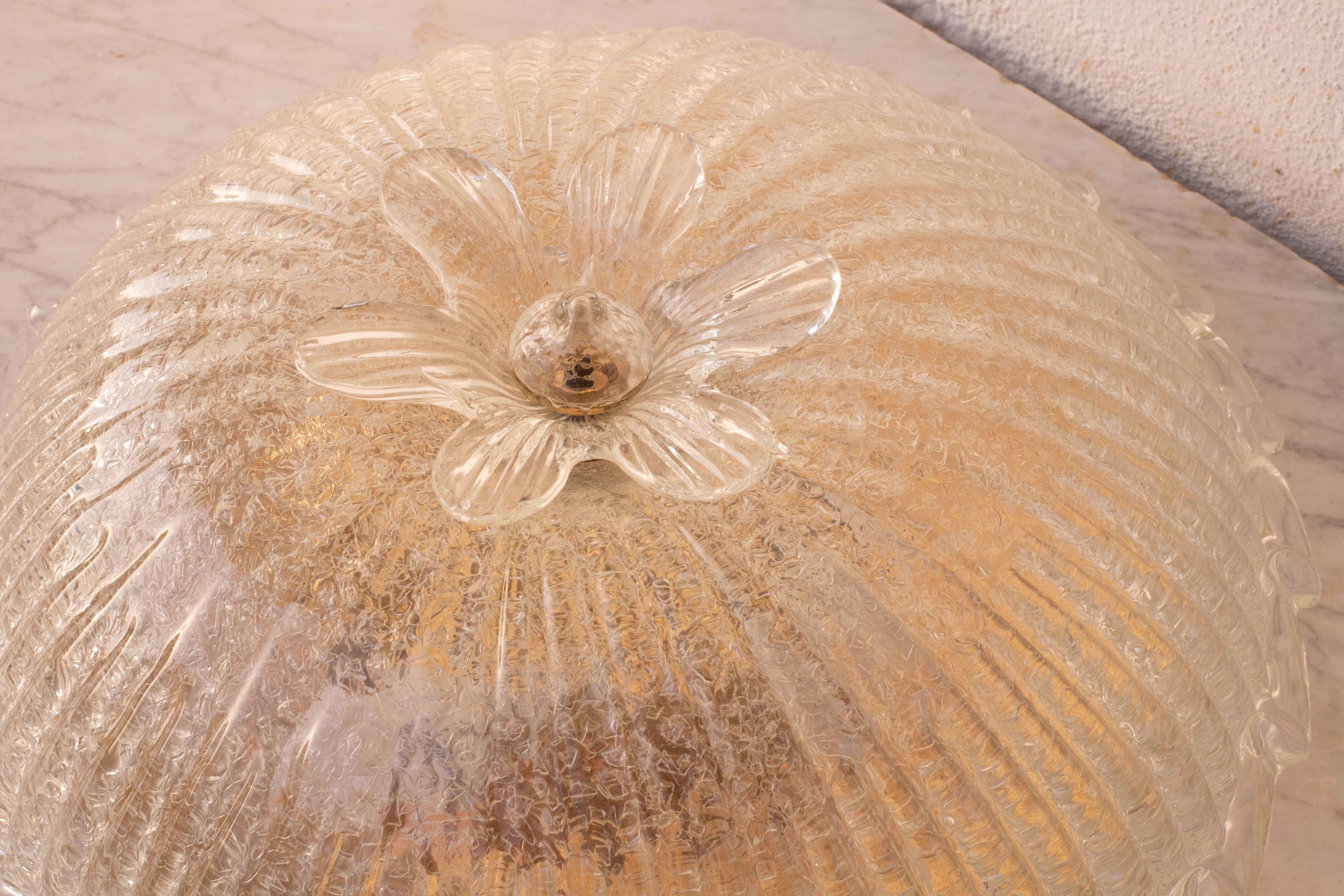 Elegant Italian Transparent Murano Glass Ceiling with Flower In Good Condition For Sale In Roma, IT
